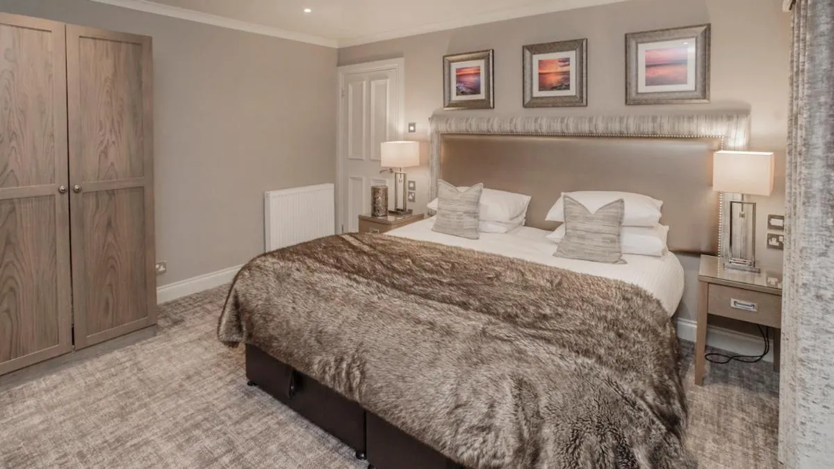 Bedroom, Bed in Piersland House