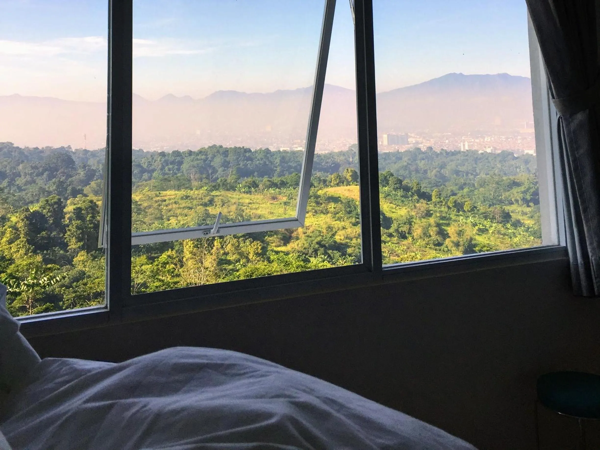 Mountain view, Bed in TechieRoom Kotlin at Clove Garden Residence