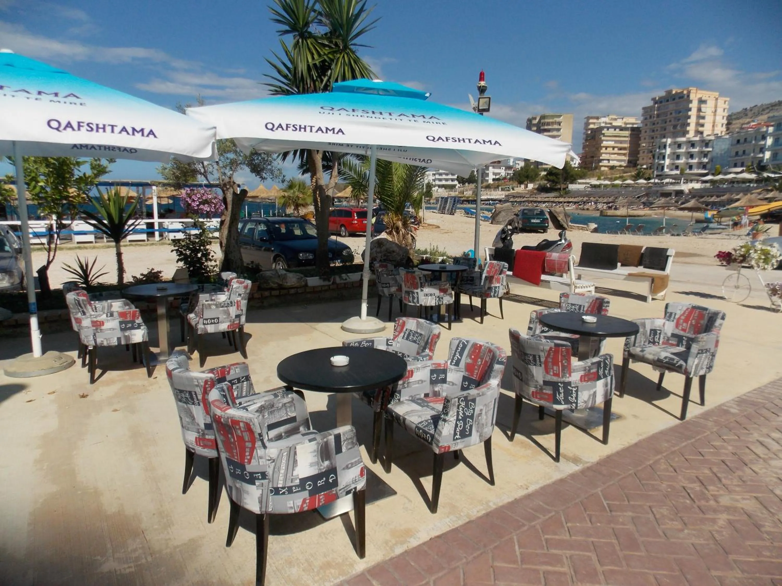 Restaurant/places to eat in Sunset Suites