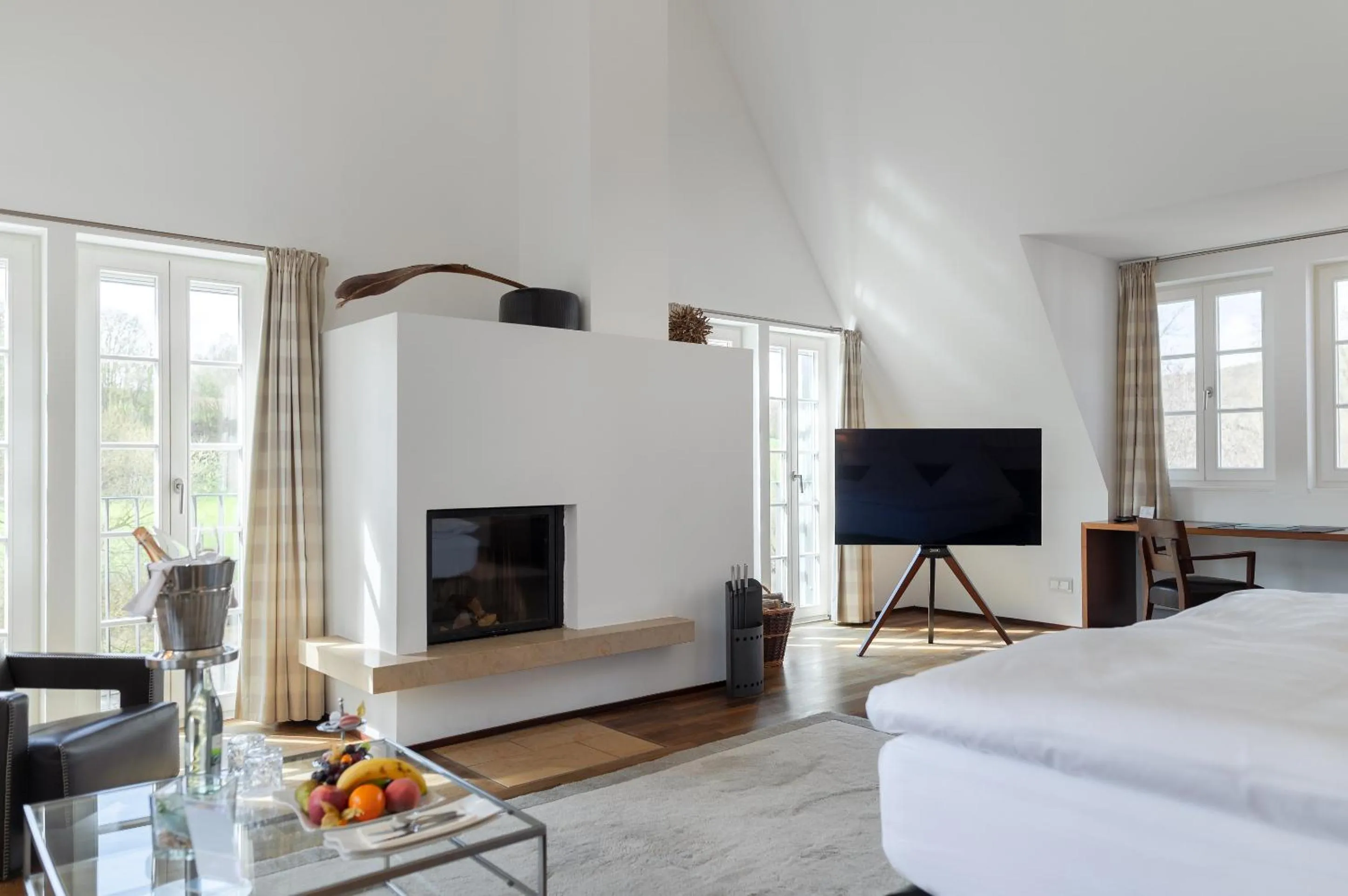 TV and multimedia, Bed in Neumühle Resort & Spa