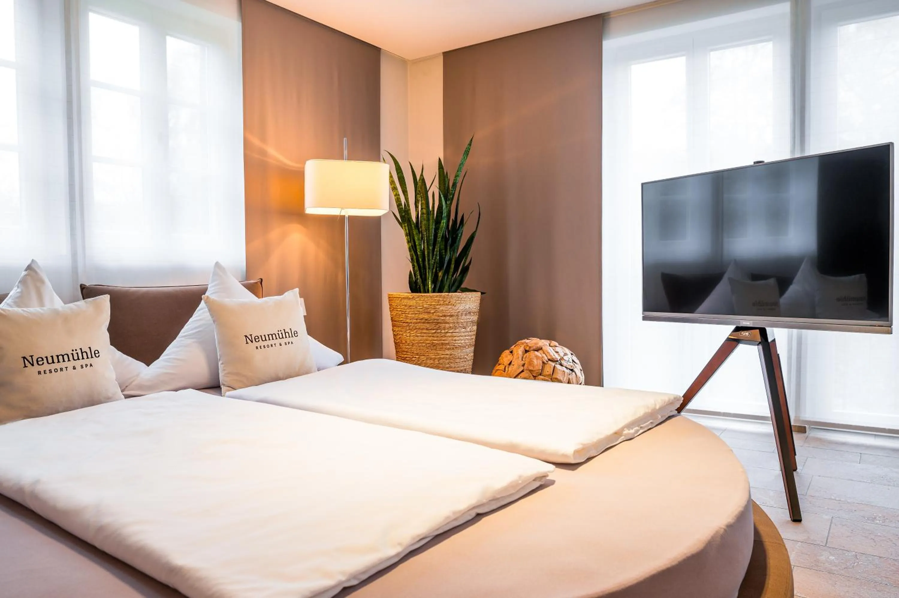 Bed in Neumühle Resort & Spa