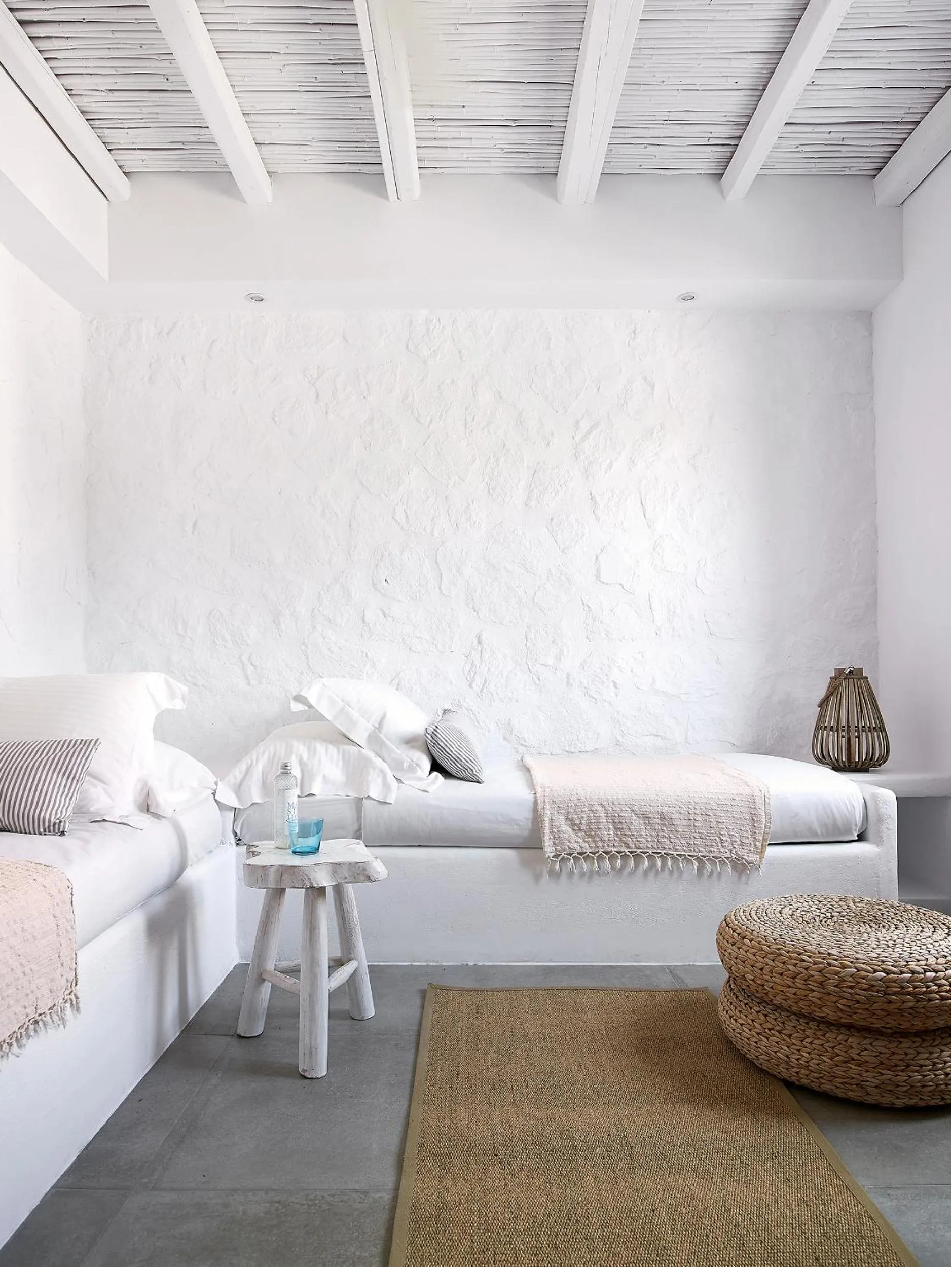 Living room, Bed in Delmar Apartments & Suites Milos - Delmar Collection