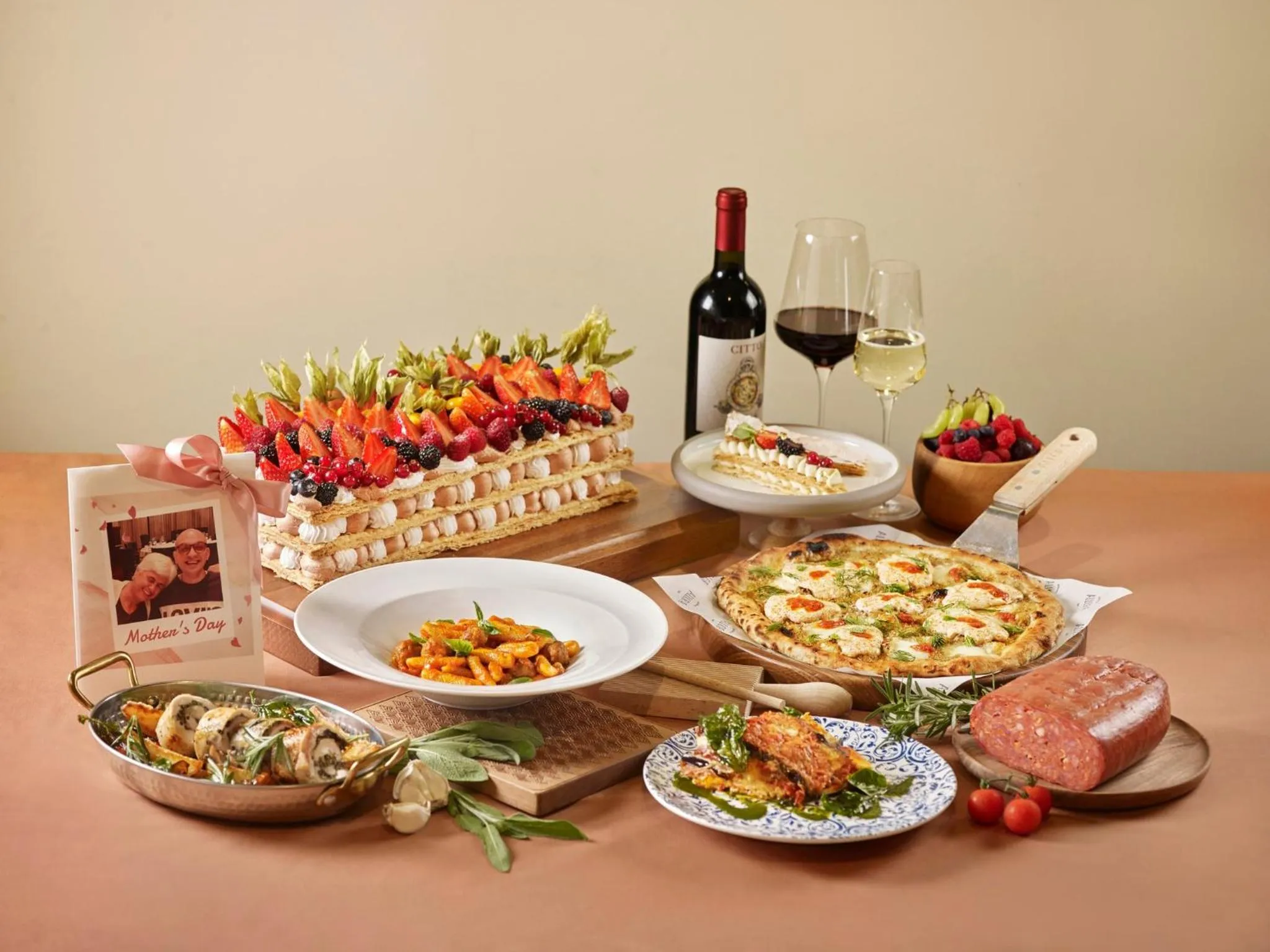 Restaurant/places to eat in Crowne Plaza Changi Airport by IHG