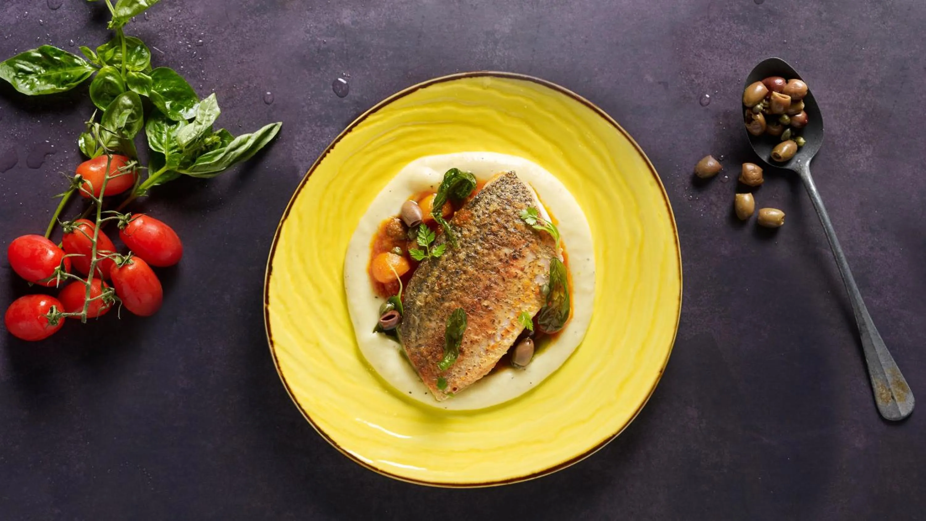 Restaurant/places to eat in Crowne Plaza Changi Airport by IHG