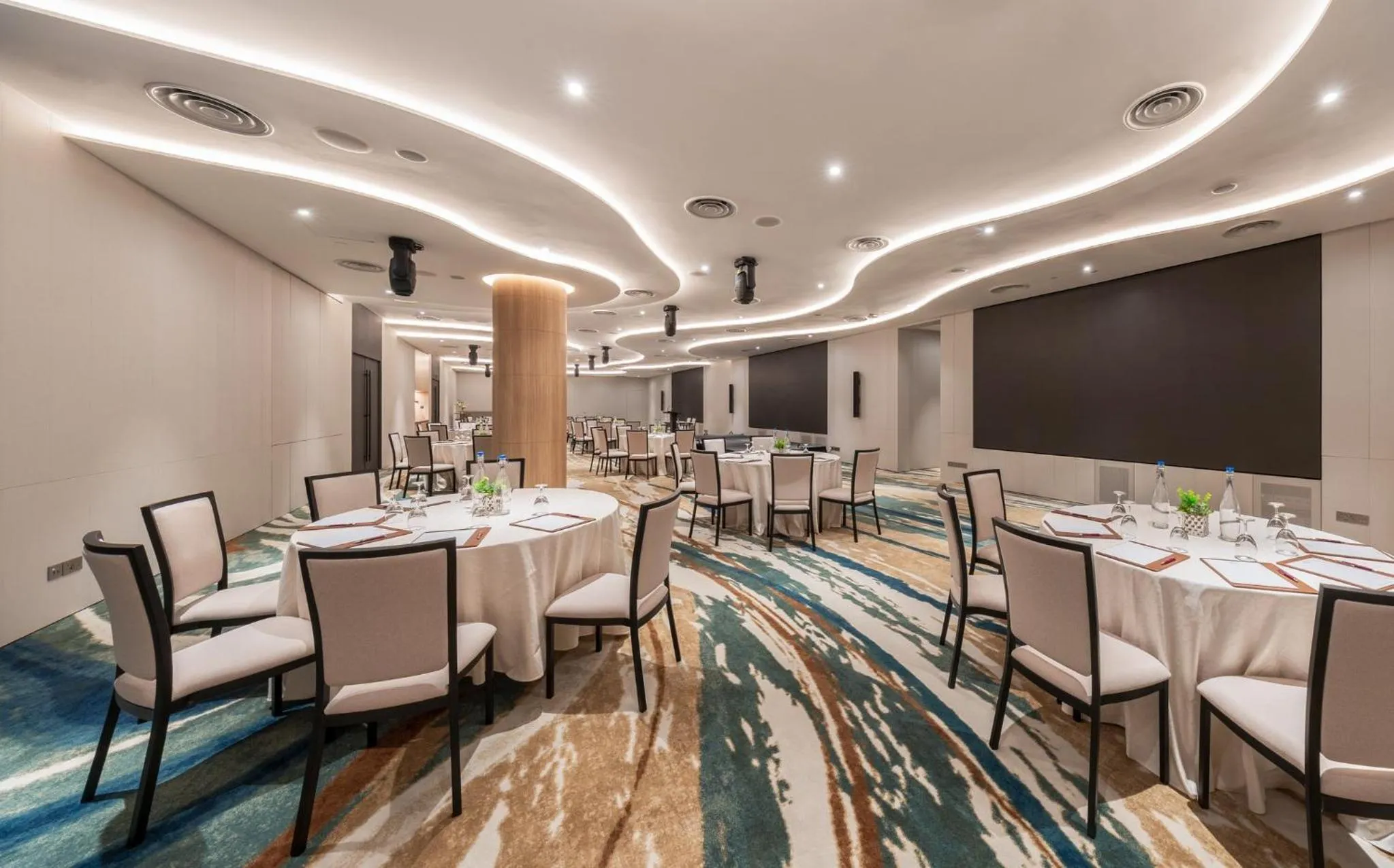 Meeting/conference room in Crowne Plaza Changi Airport by IHG