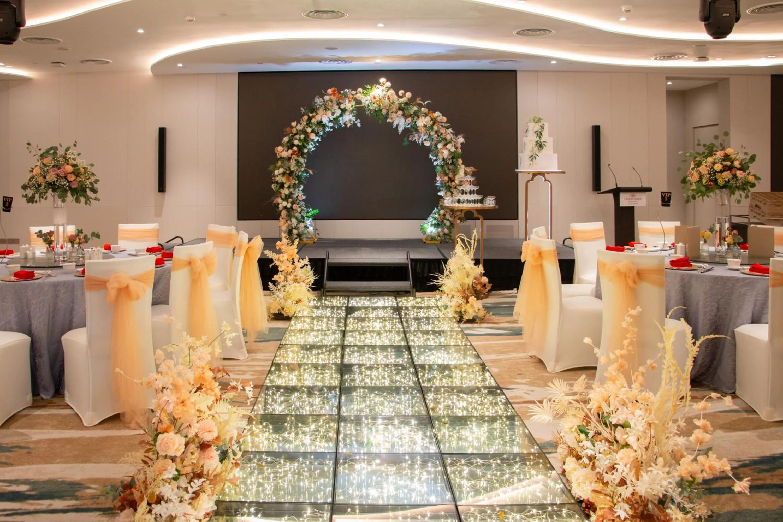 wedding in Crowne Plaza Changi Airport by IHG
