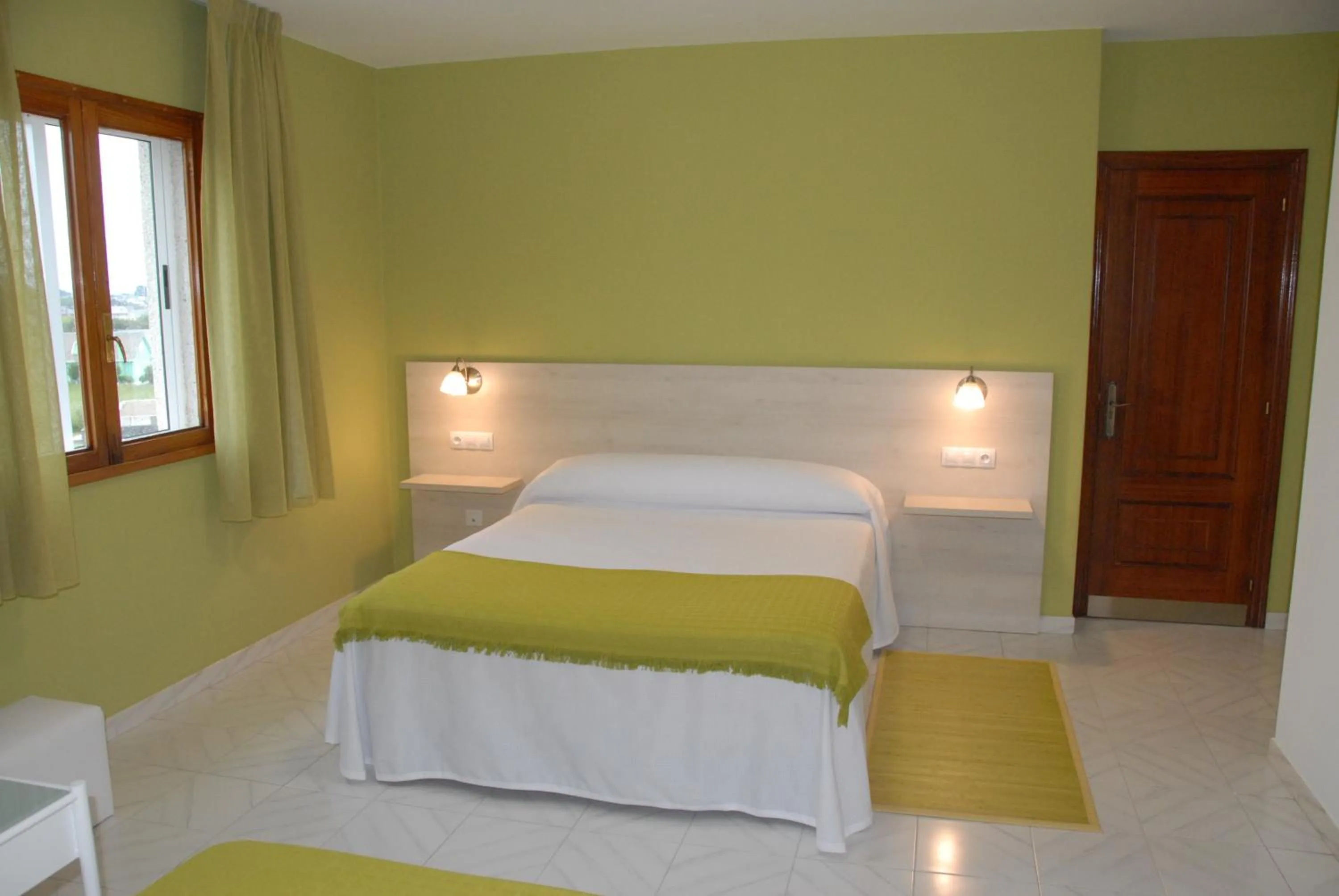 Bedroom, Bed in Hotel Playa de las Catedrales