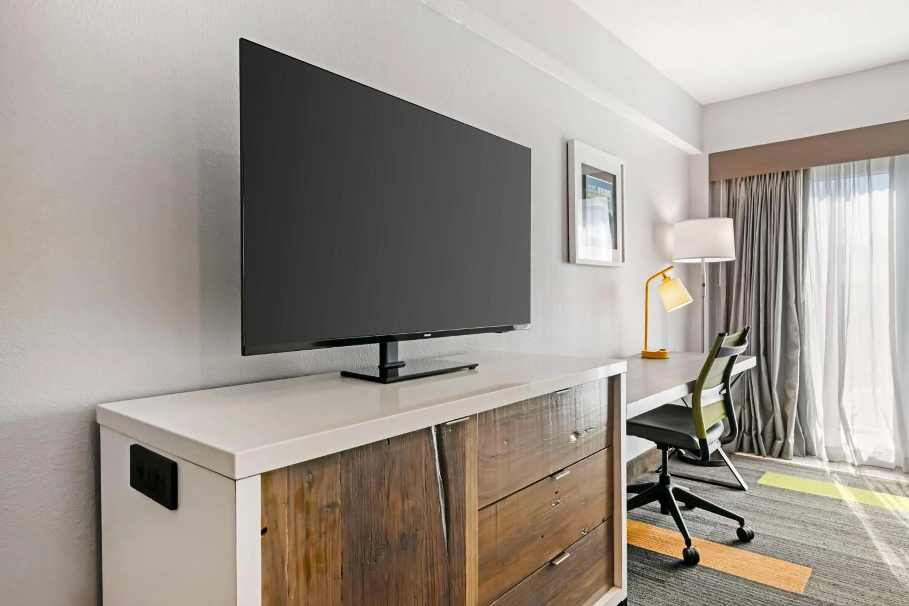 Bedroom in Best Western Oceanfront