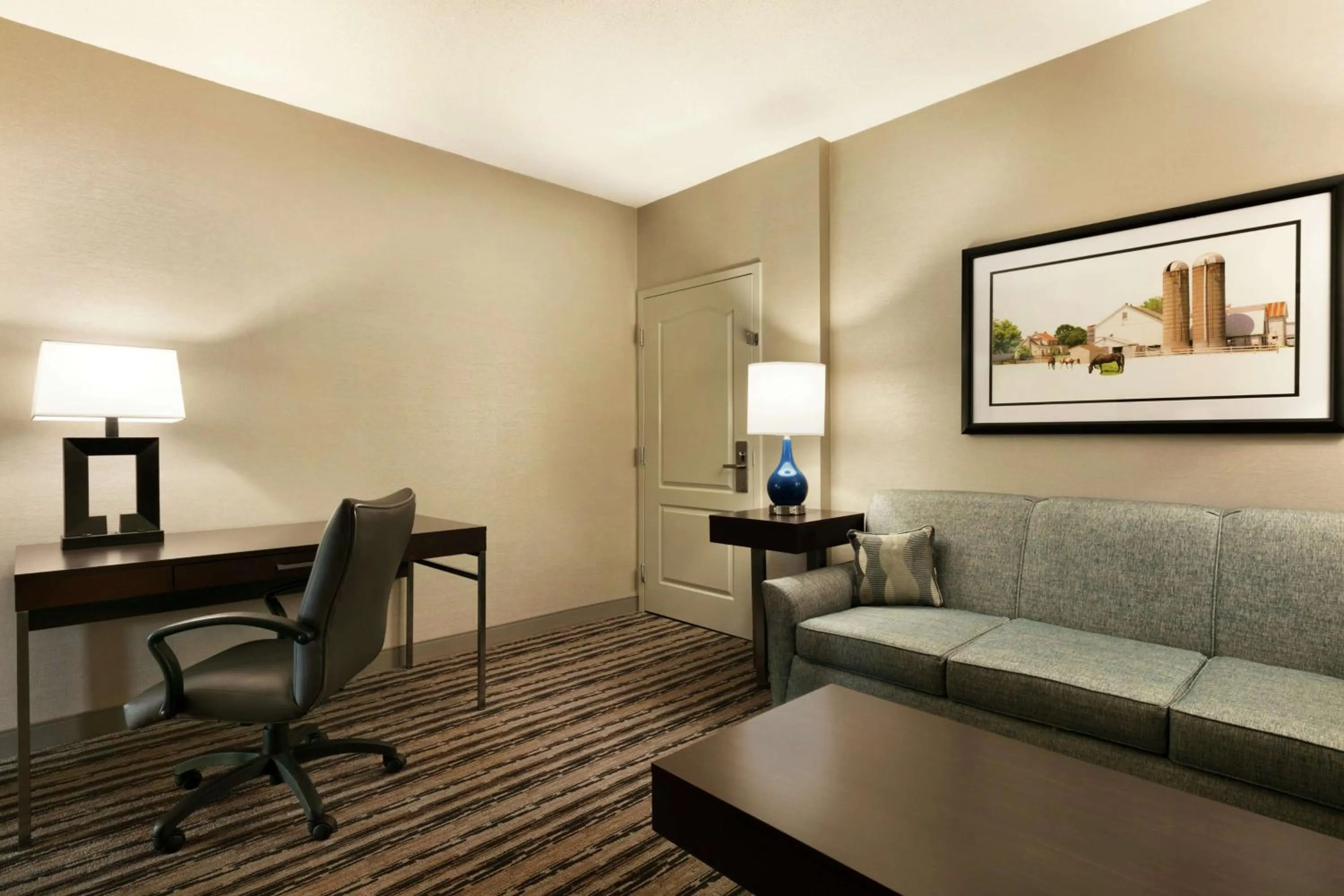 Living room in DoubleTree Resort by Hilton Lancaster