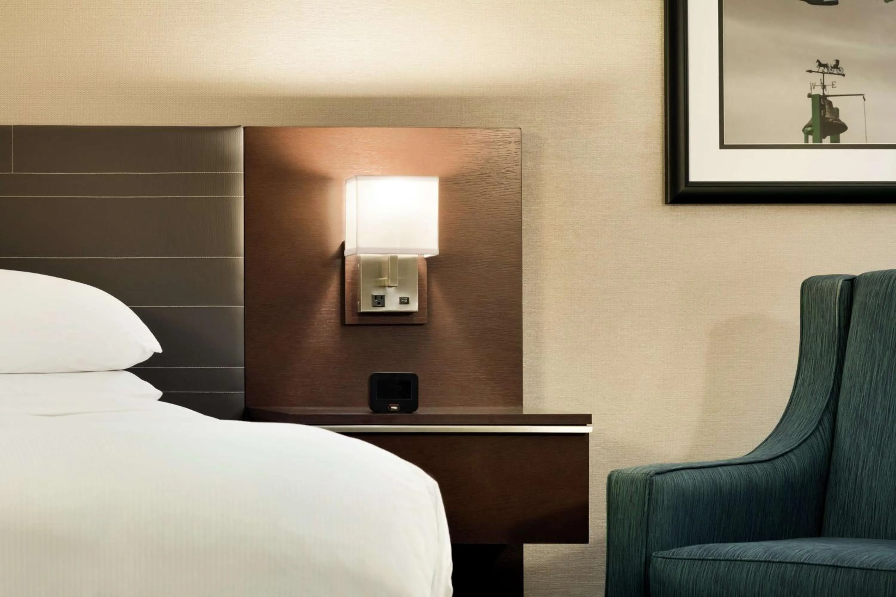 Bed in DoubleTree Resort by Hilton Lancaster