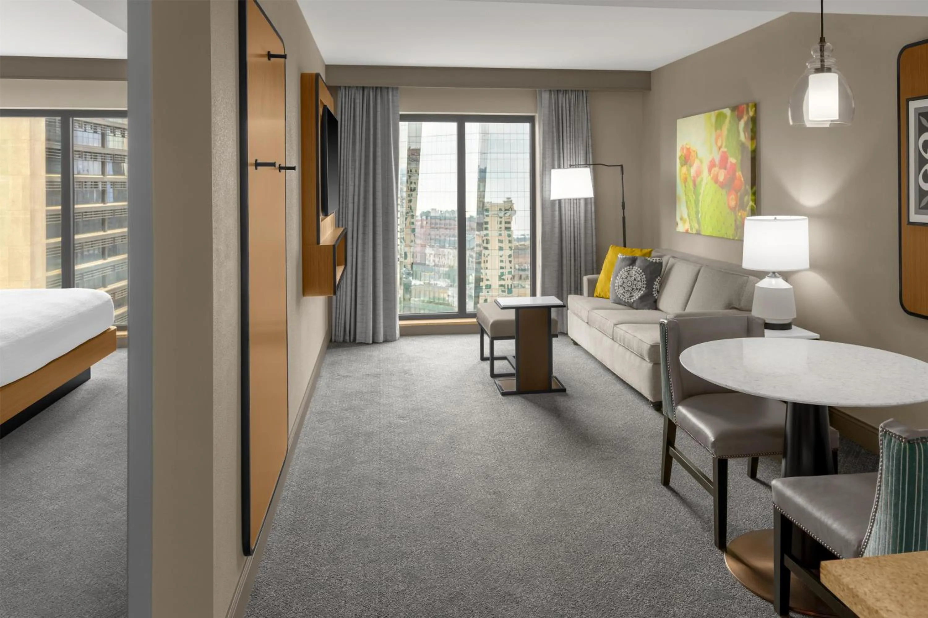 Living room, Bed in Embassy Suites San Antonio Riverwalk-Downtown