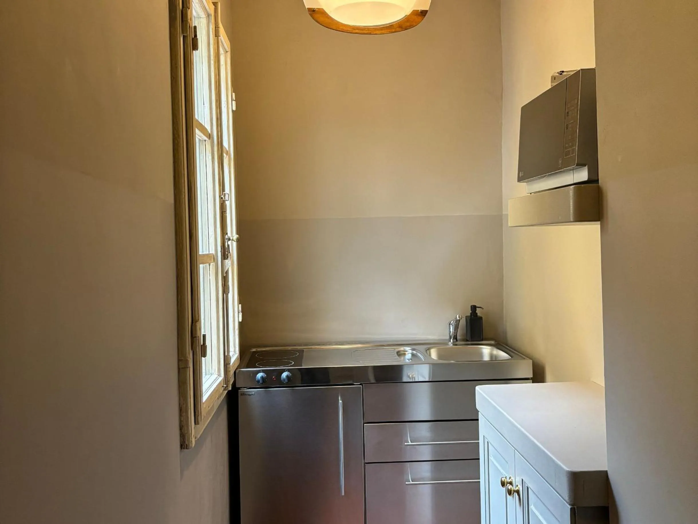 Kitchen or kitchenette in Numa Florence Palazzo San Niccolò