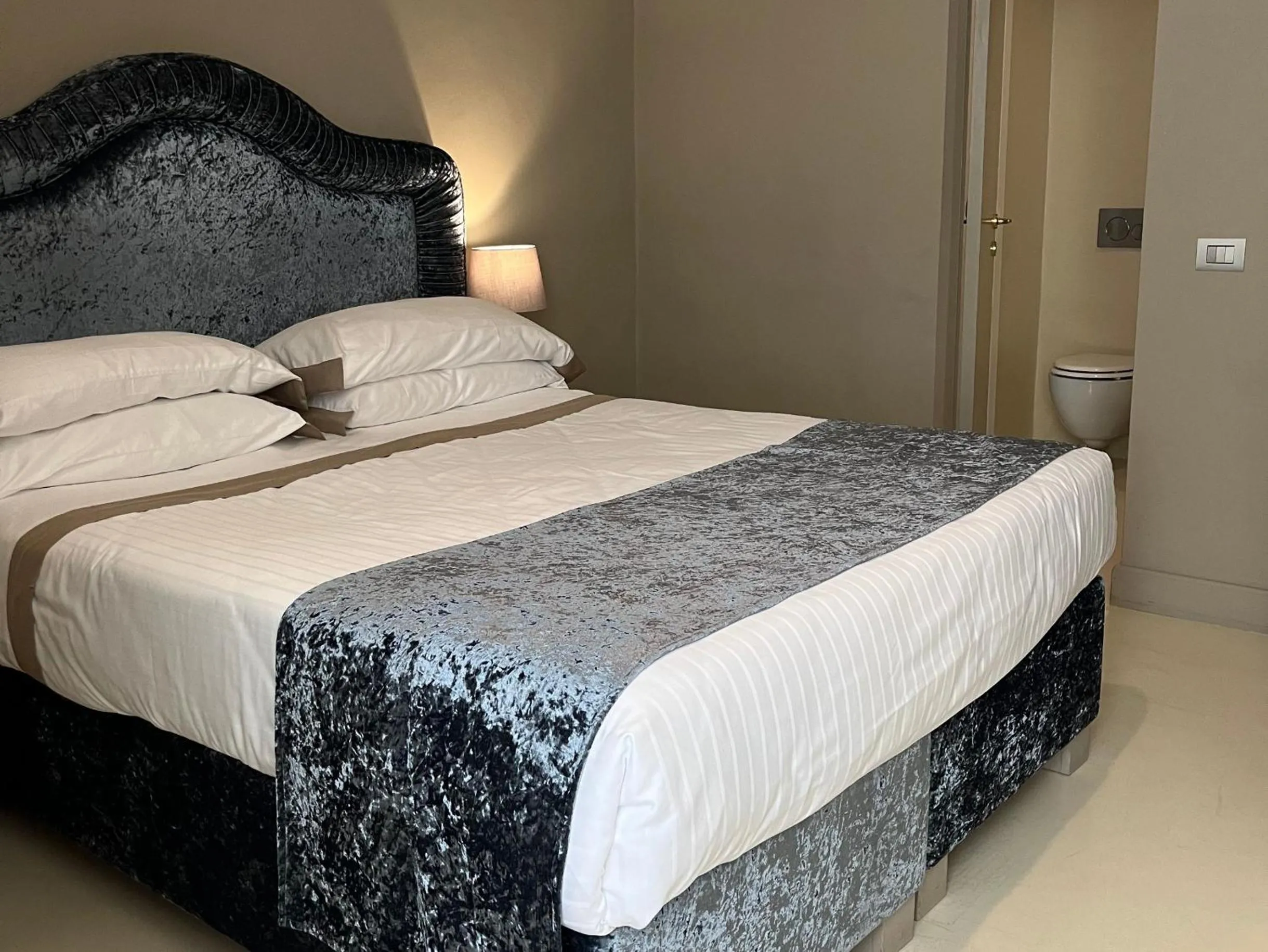 Bed in Numa Florence Palazzo San Niccolò