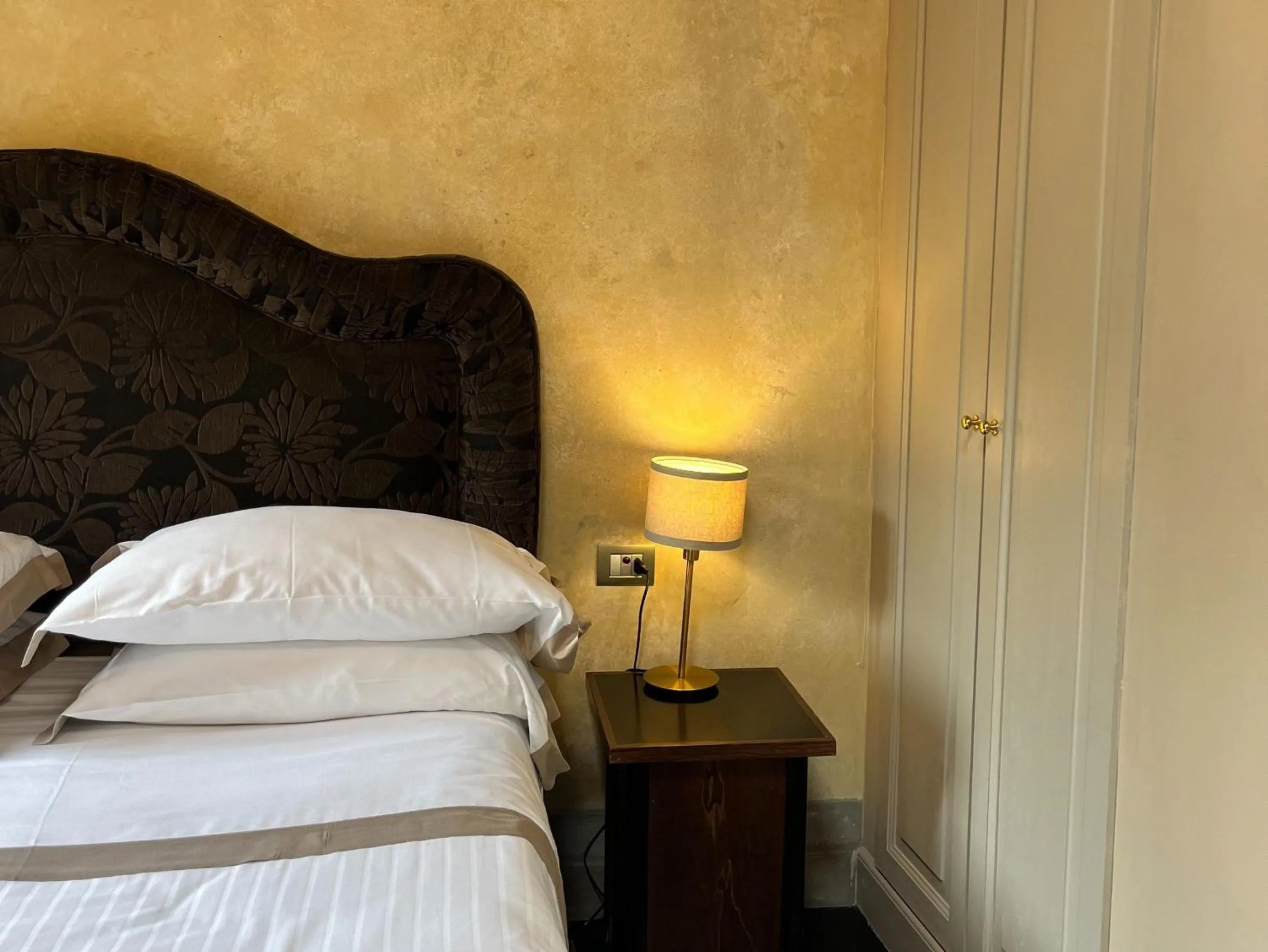 Bed in Numa Florence Palazzo San Niccolò