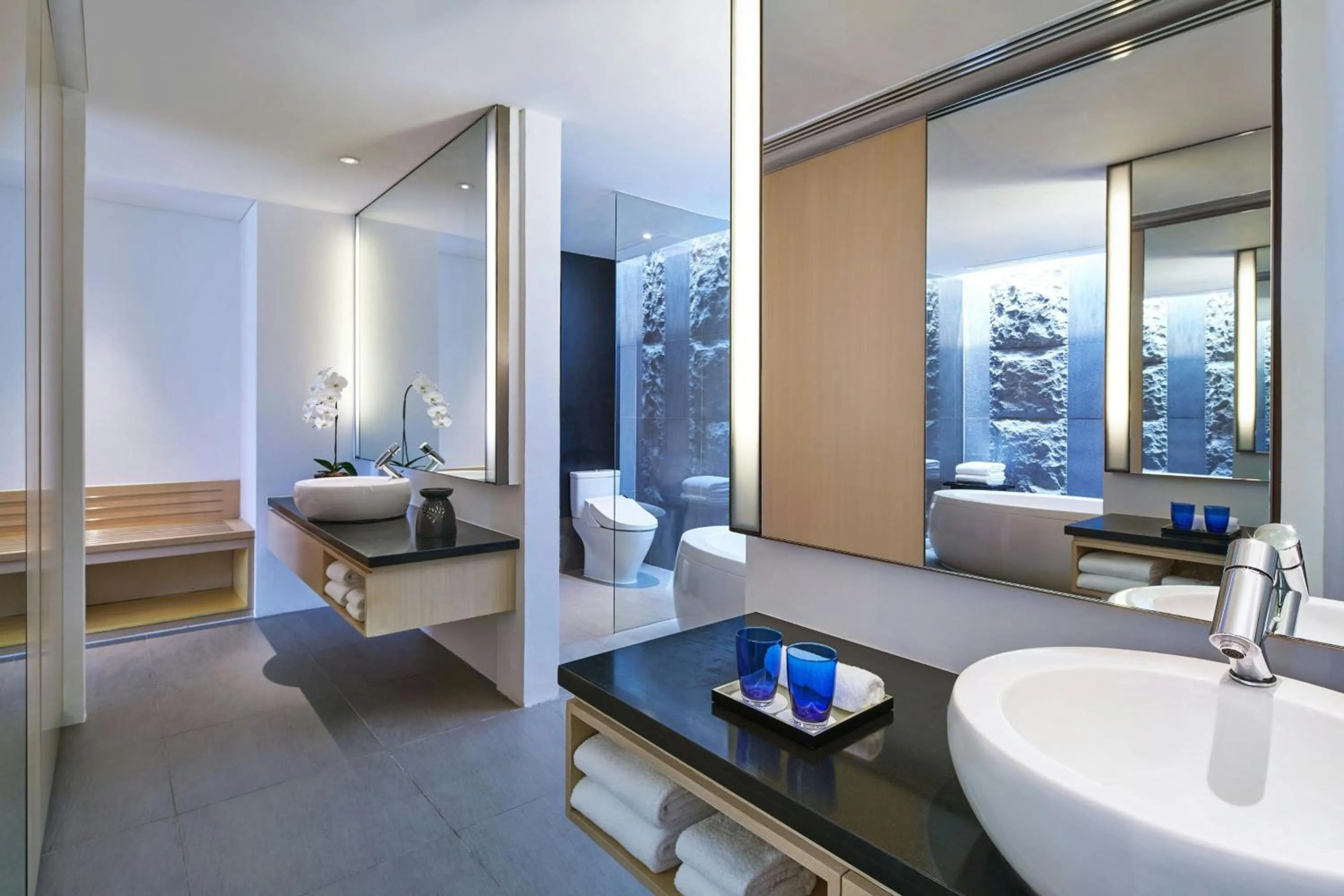 Bathroom in Singapore Marriott Tang Plaza Hotel