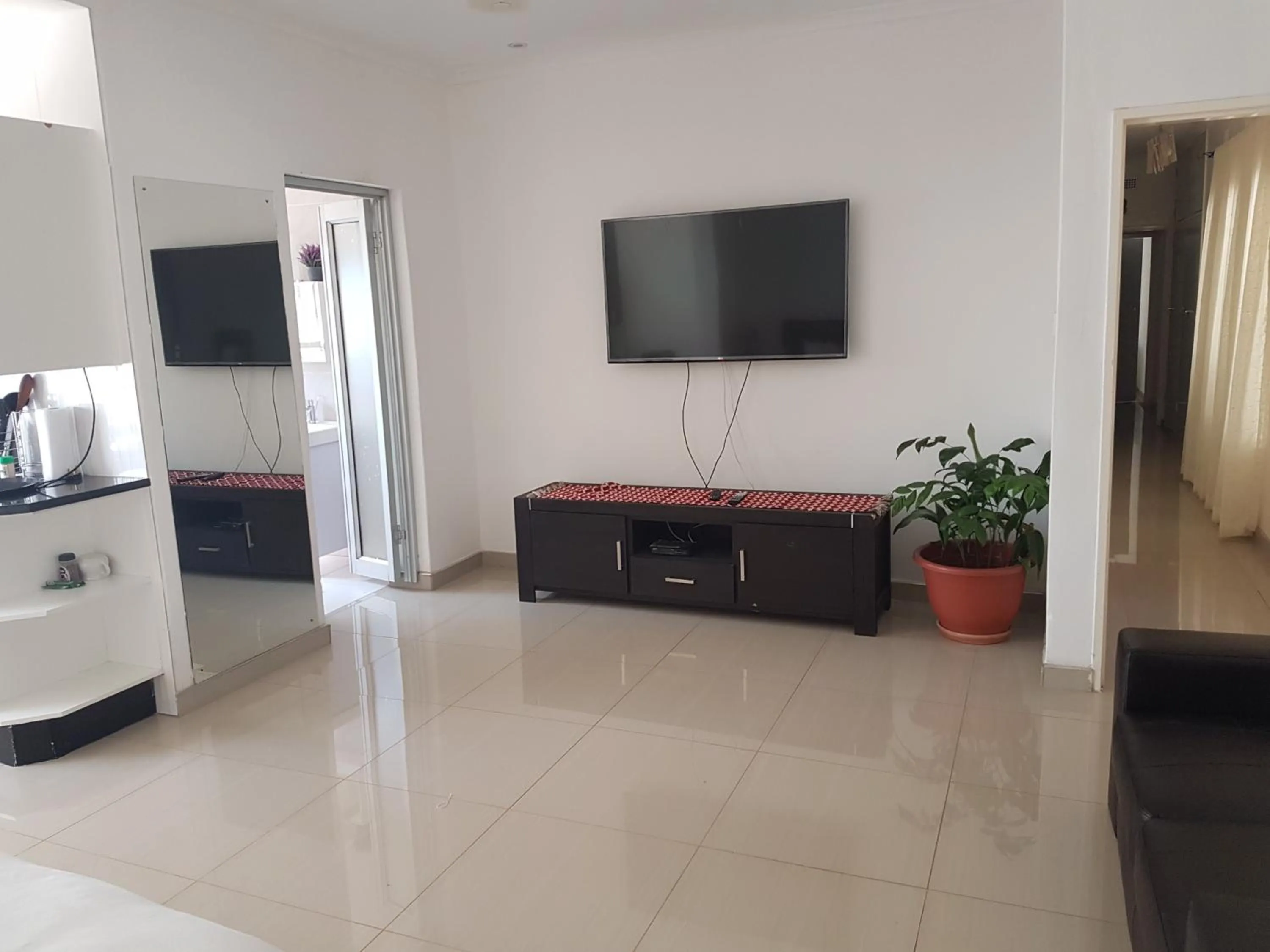 Communal lounge/ TV room in Mt Pleasant Bed and Breakfast Ltd