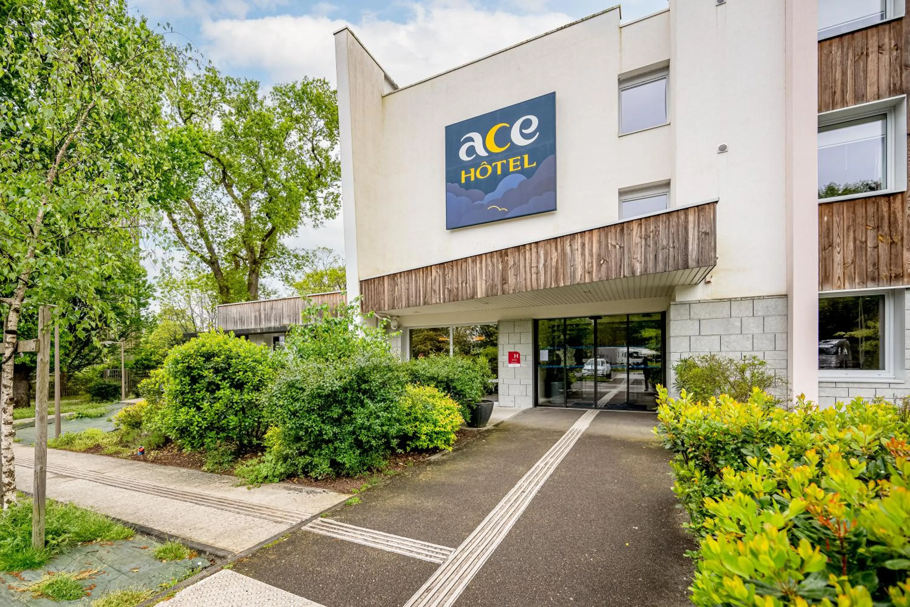 Property building in Ace Hotel Bordeaux Cestas