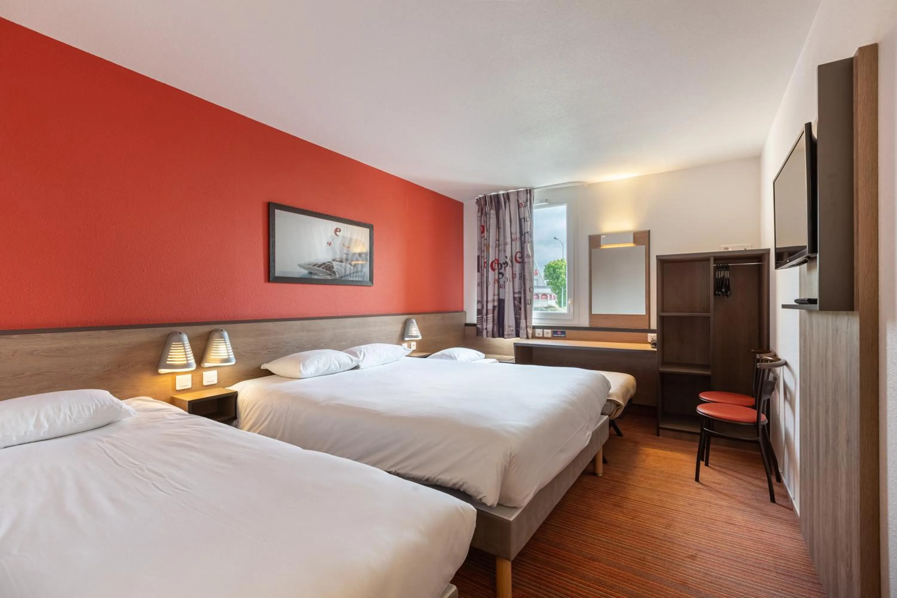 Photo of the whole room, Bed in Ace Hotel Bordeaux Cestas