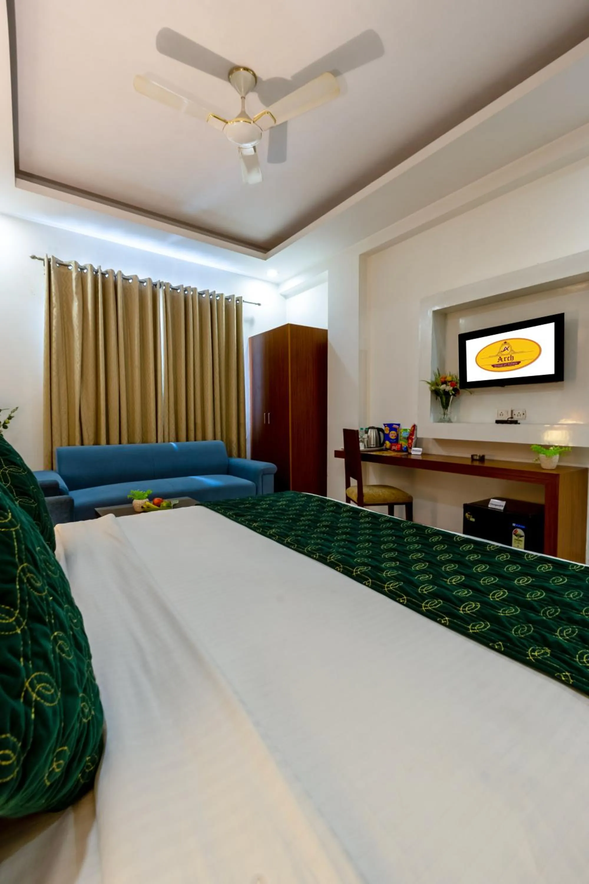 Bed in Arch - Near Aerocity New Delhi