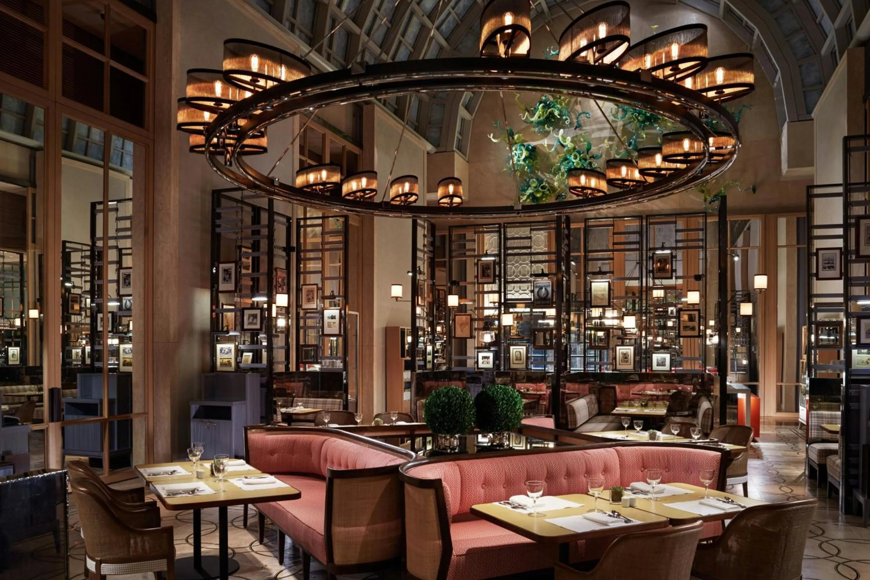 Restaurant/places to eat in The Ritz-Carlton, Millenia Singapore