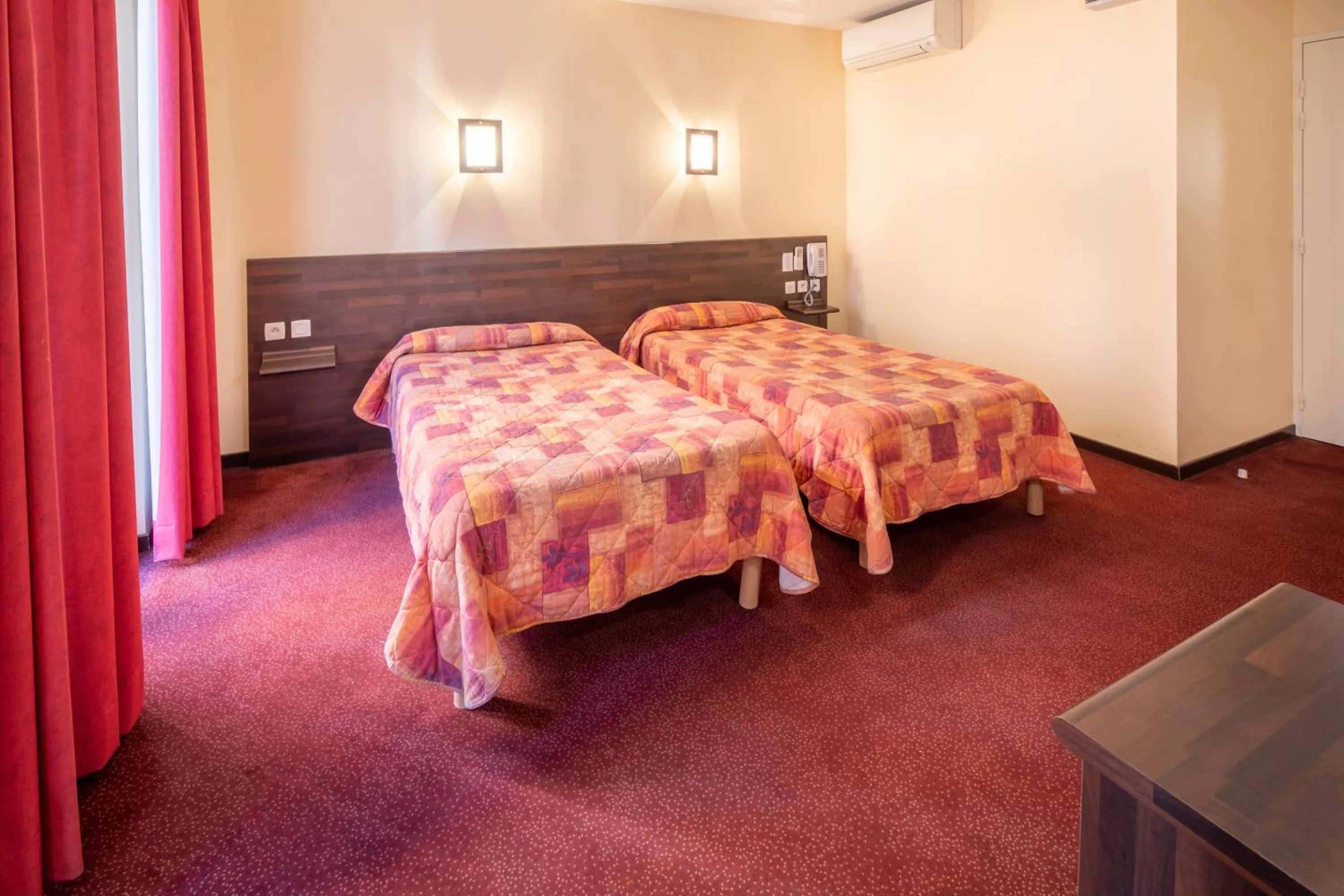 Bedroom, Bed in Hôtel Estival Arriel