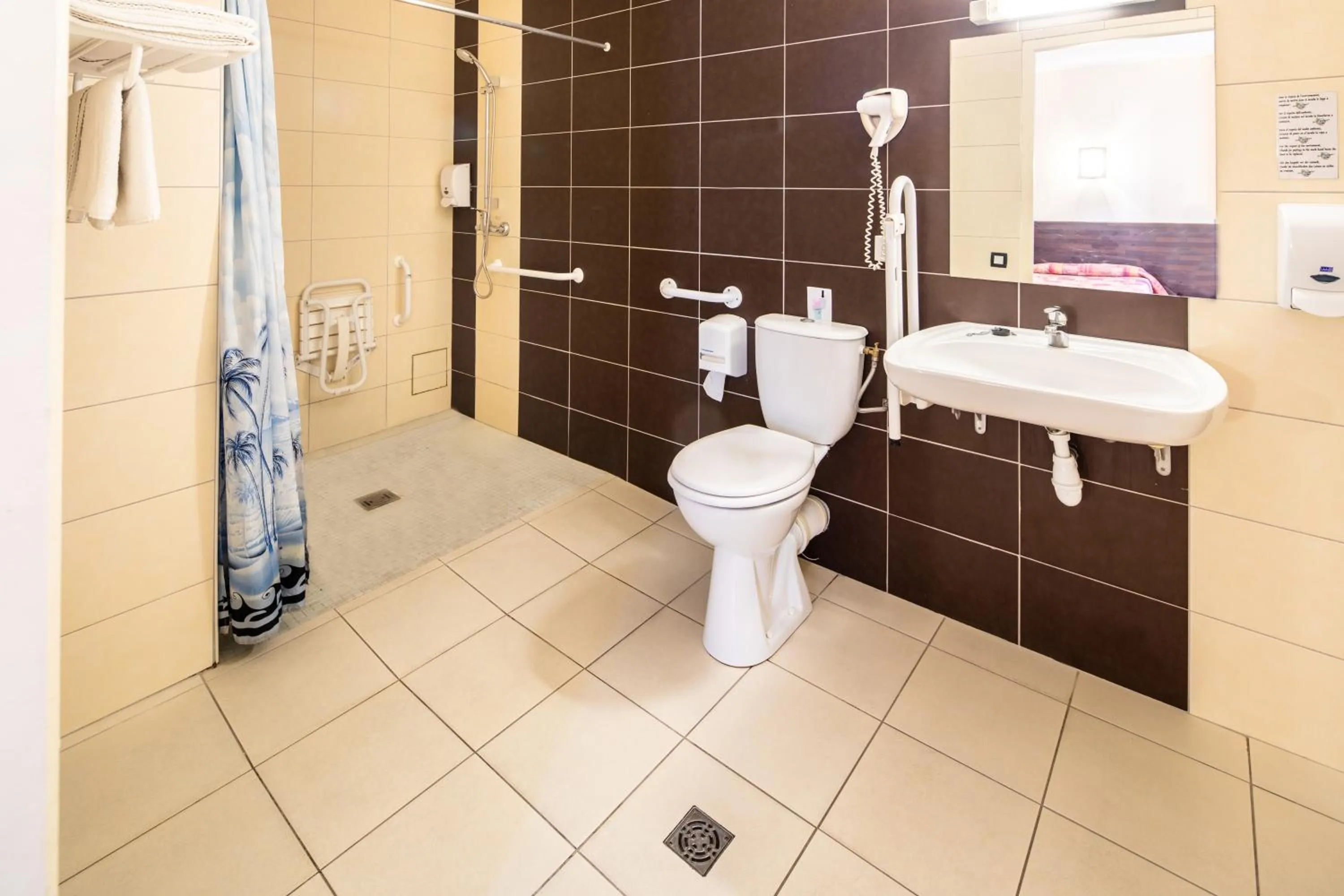 Bathroom in Hôtel Estival Arriel