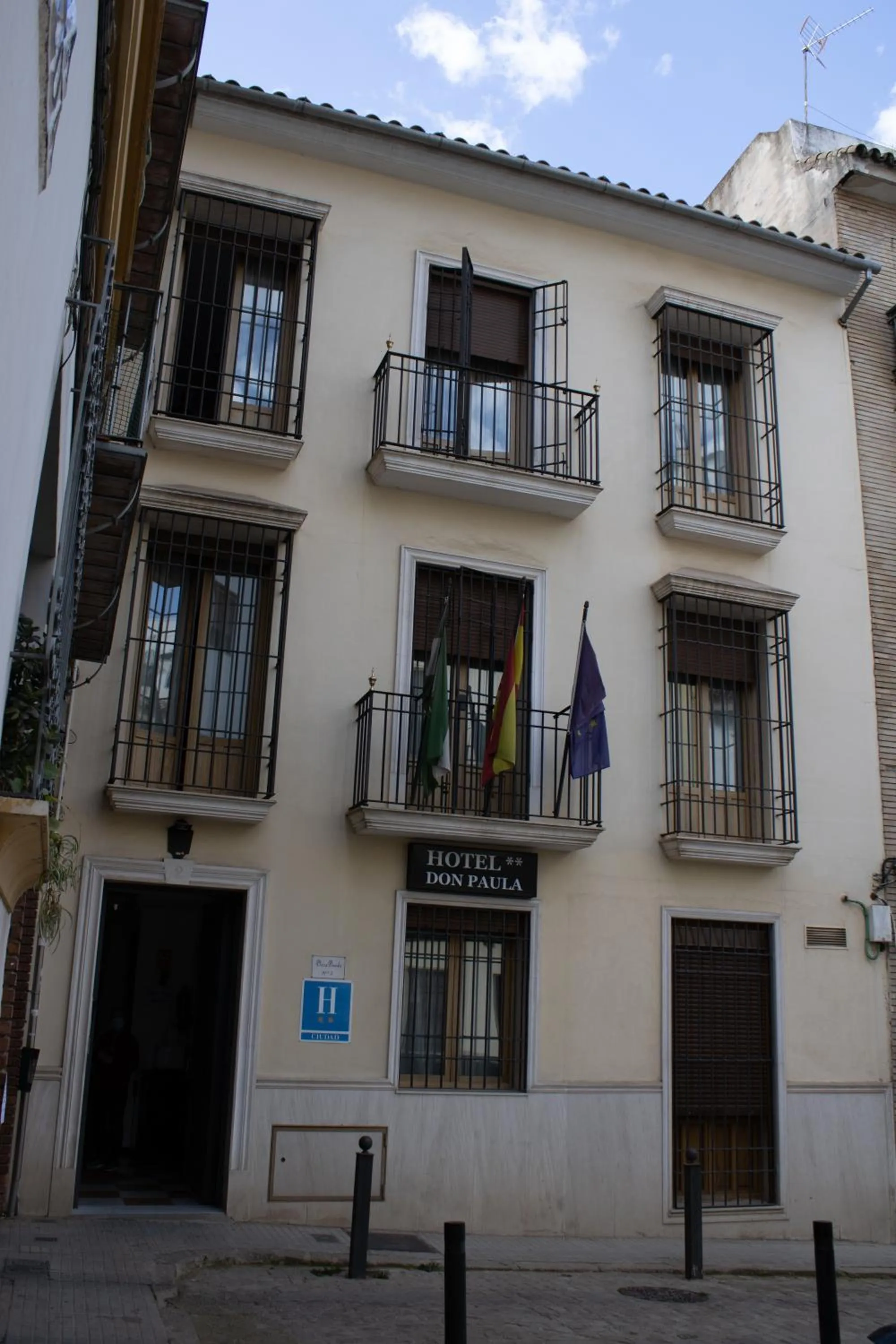 Property building in Don Paula
