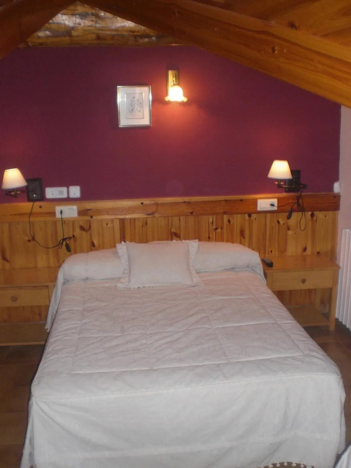 Photo of the whole room, Bed in Roch Hotel