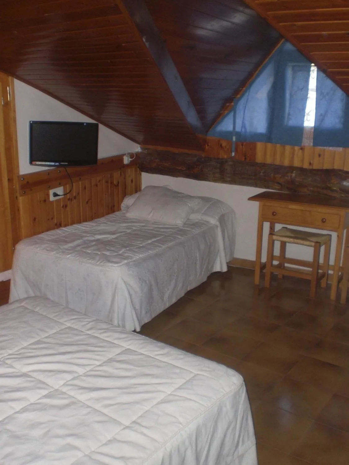 Photo of the whole room, Bed in Roch Hotel