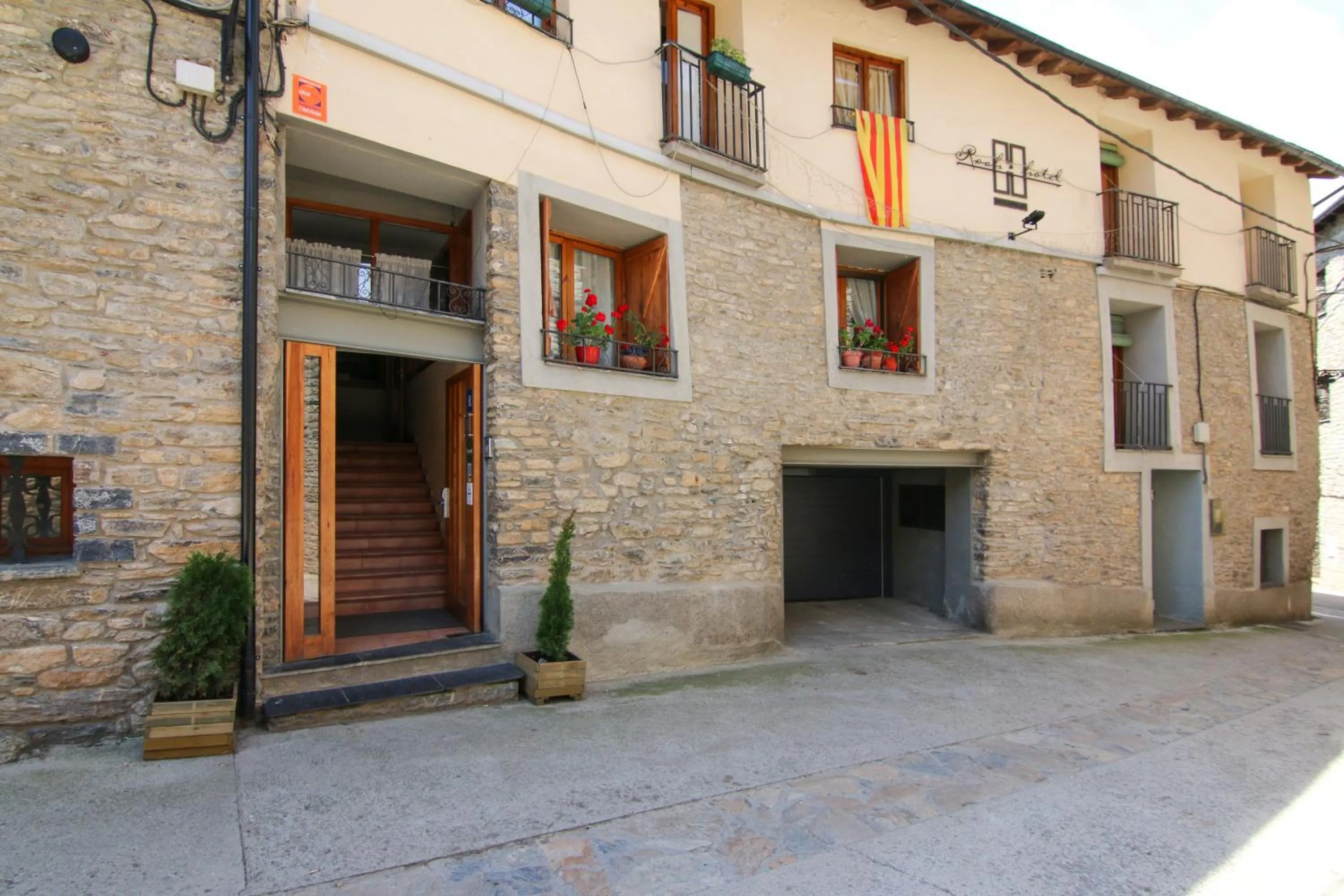 Facade/entrance in Roch Hotel