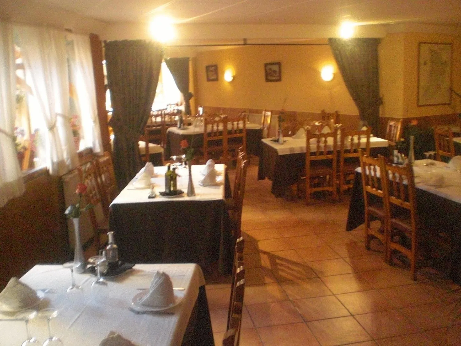 Restaurant/places to eat in Roch Hotel