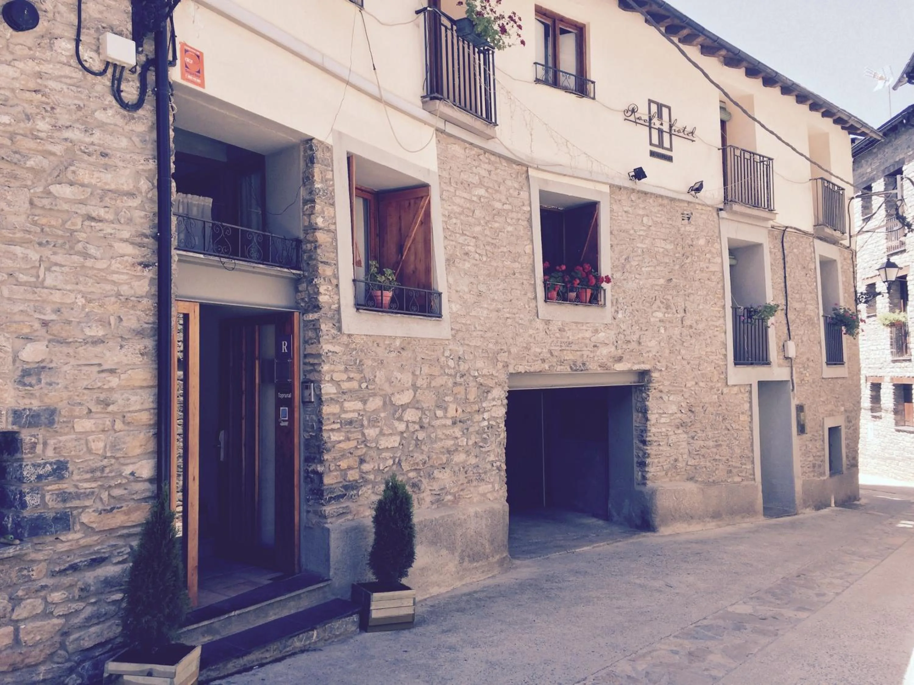 Facade/entrance in Roch Hotel