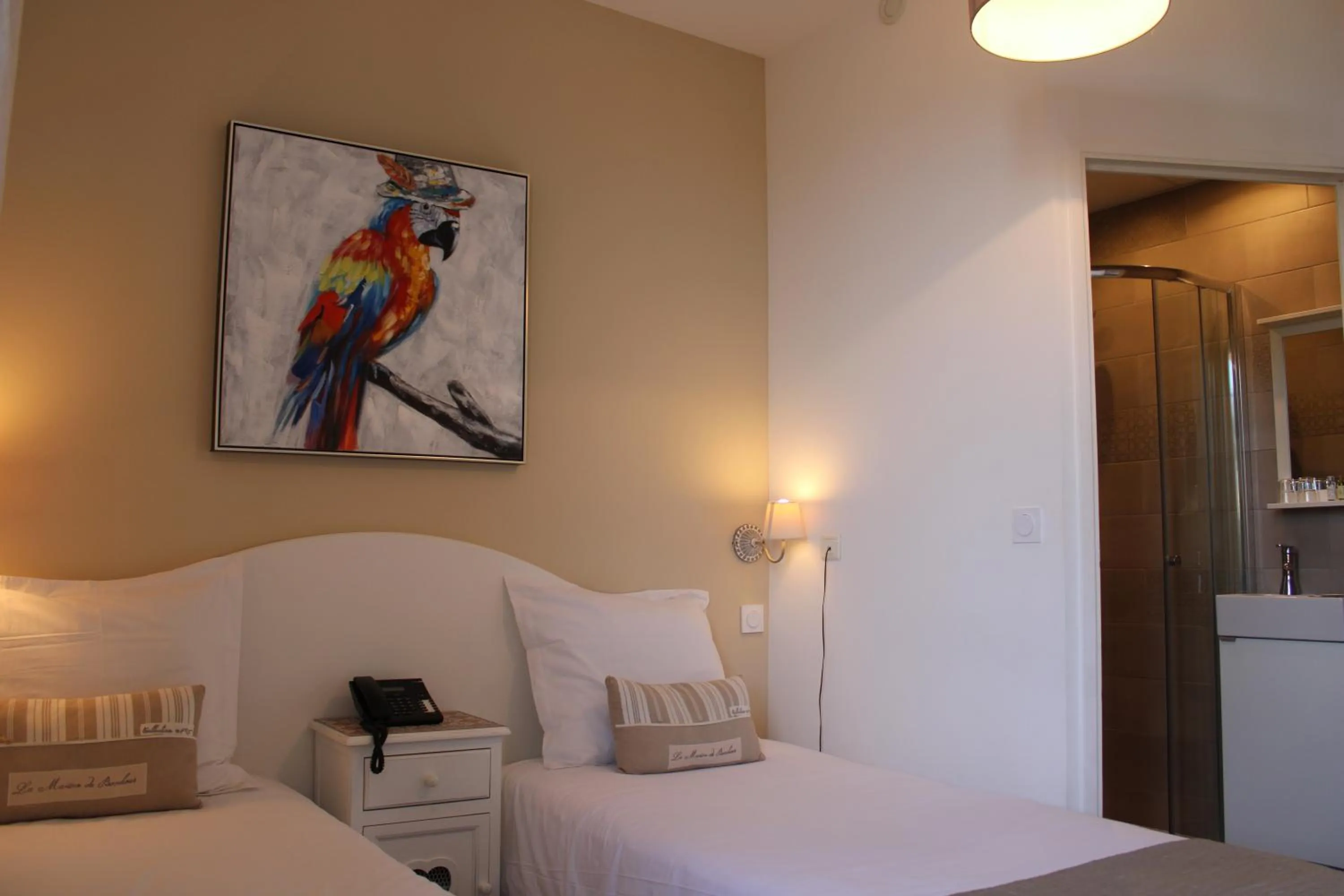 Bed in Hôtel La Villa des Oliviers