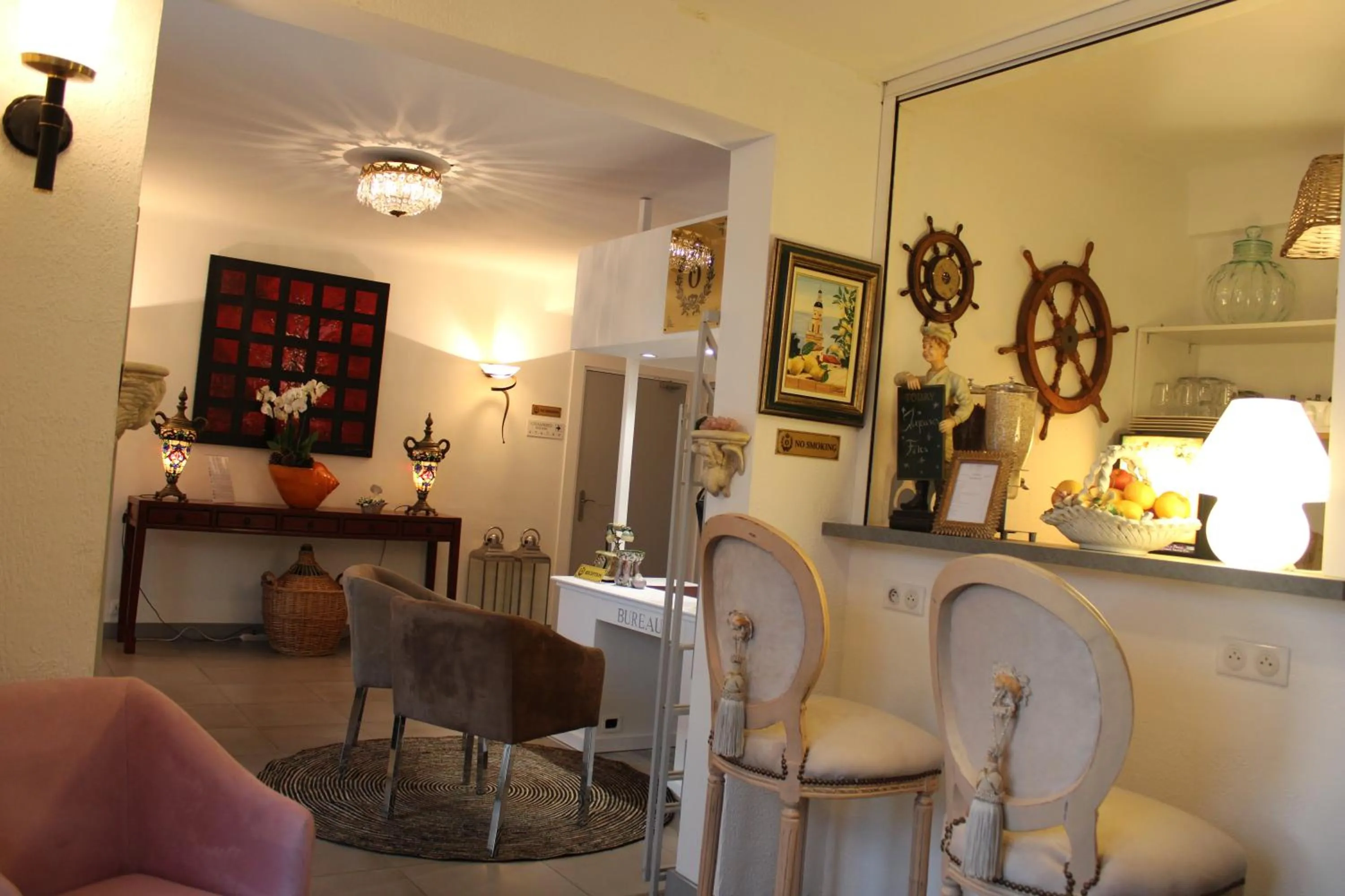 Living room in Hôtel La Villa des Oliviers
