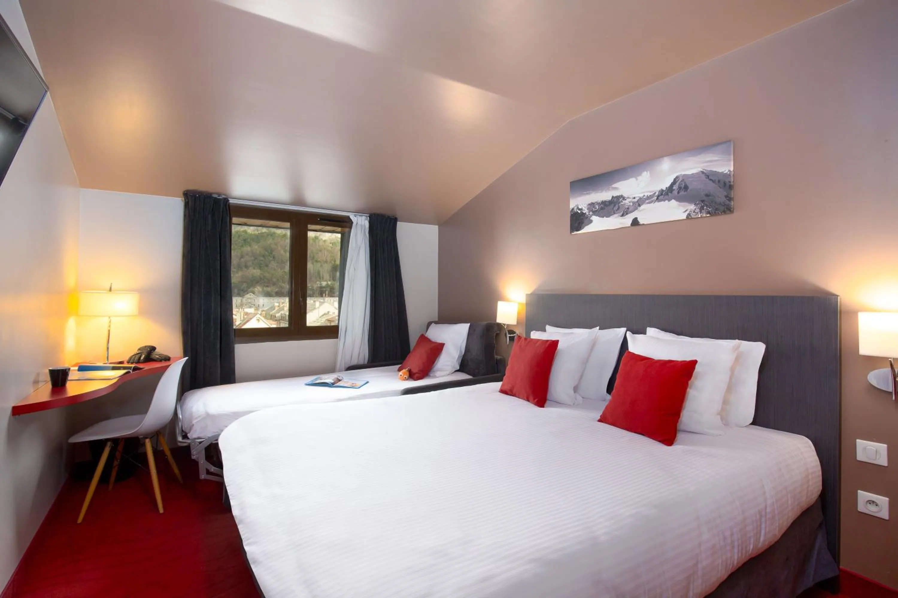 Bedroom, Bed in SOWELL HOTELS Le Parc & Spa