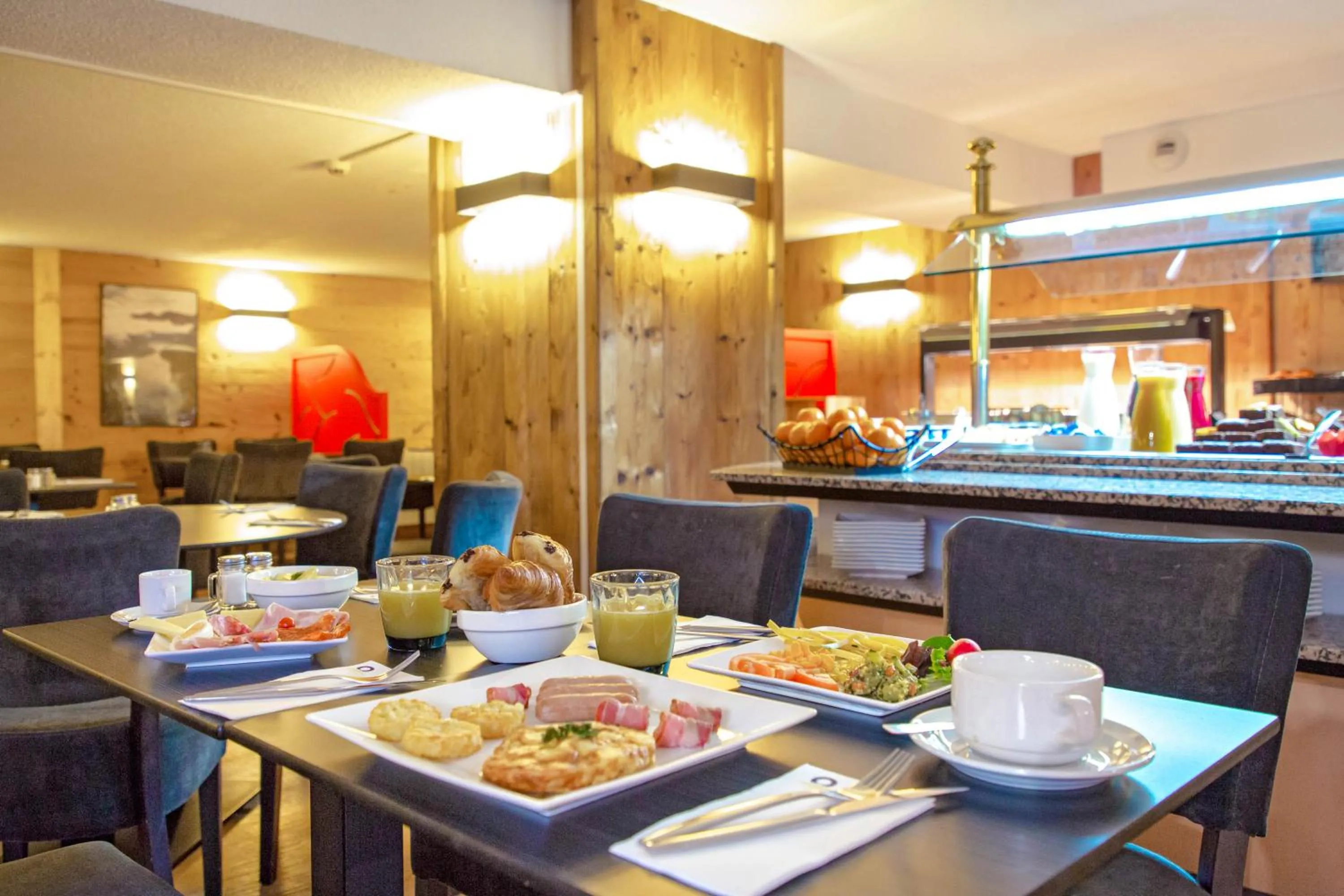 Restaurant/places to eat in SOWELL HOTELS Le Parc & Spa