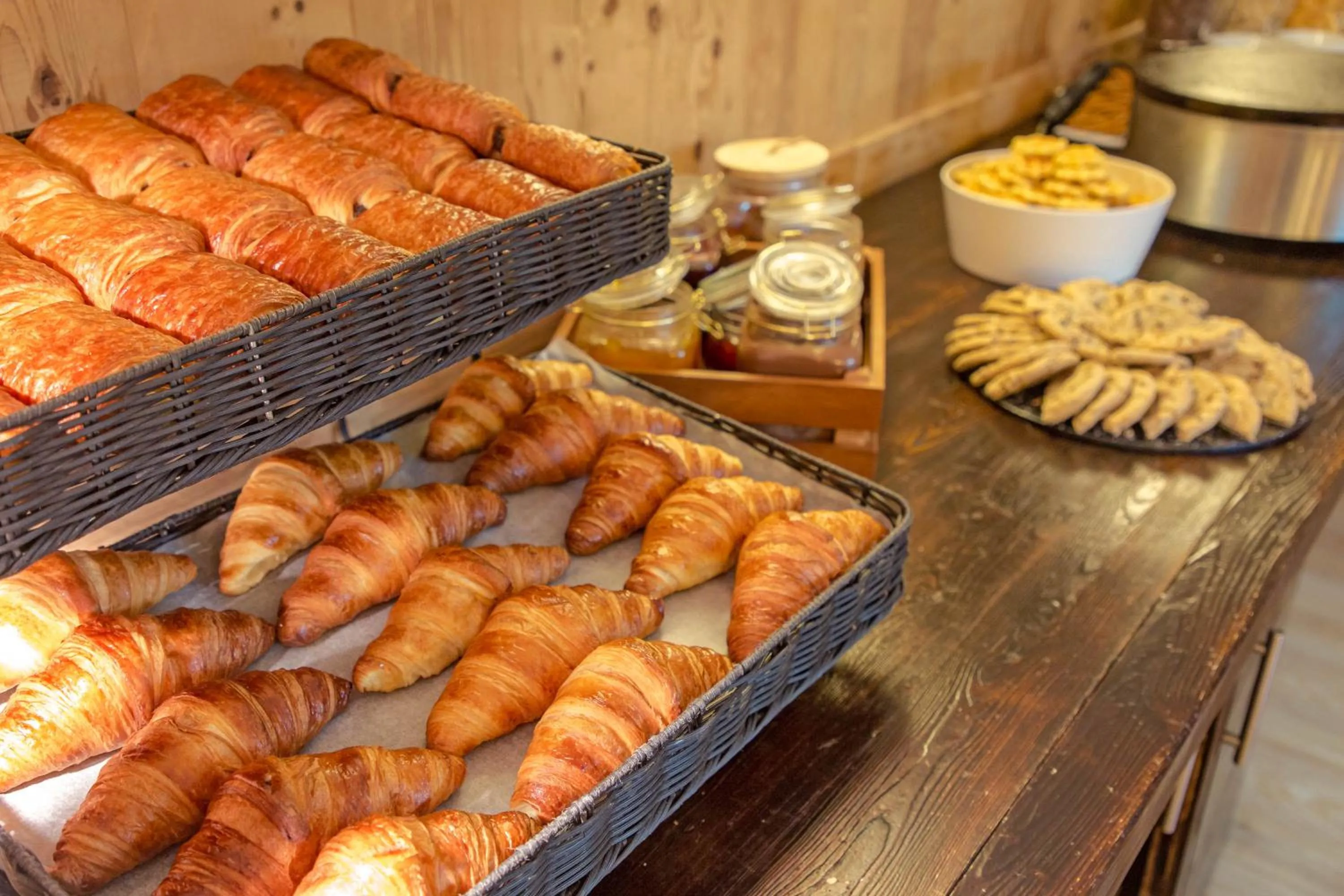 Breakfast in SOWELL HOTELS Le Parc & Spa