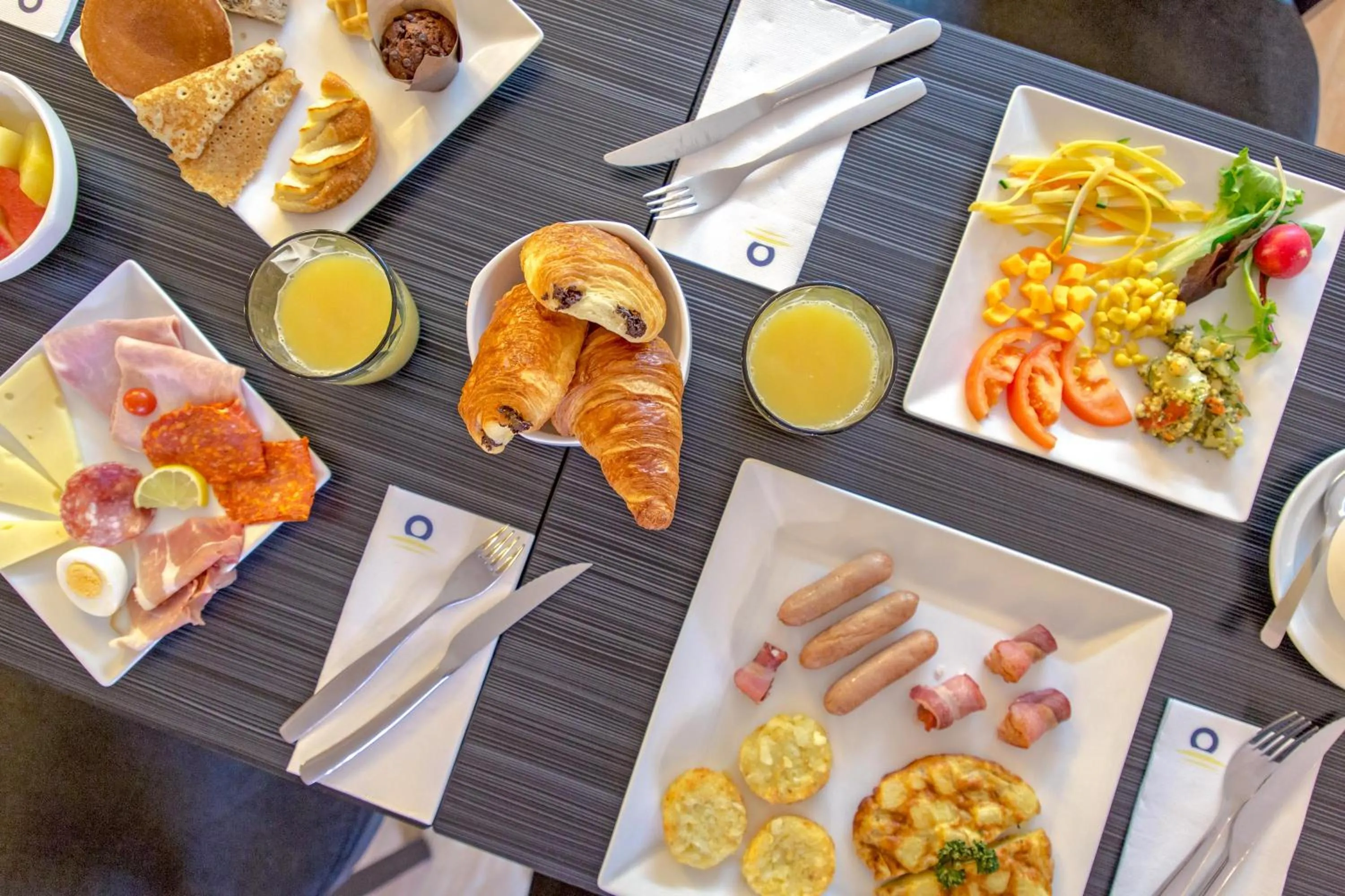 Restaurant/places to eat in SOWELL HOTELS Le Parc & Spa