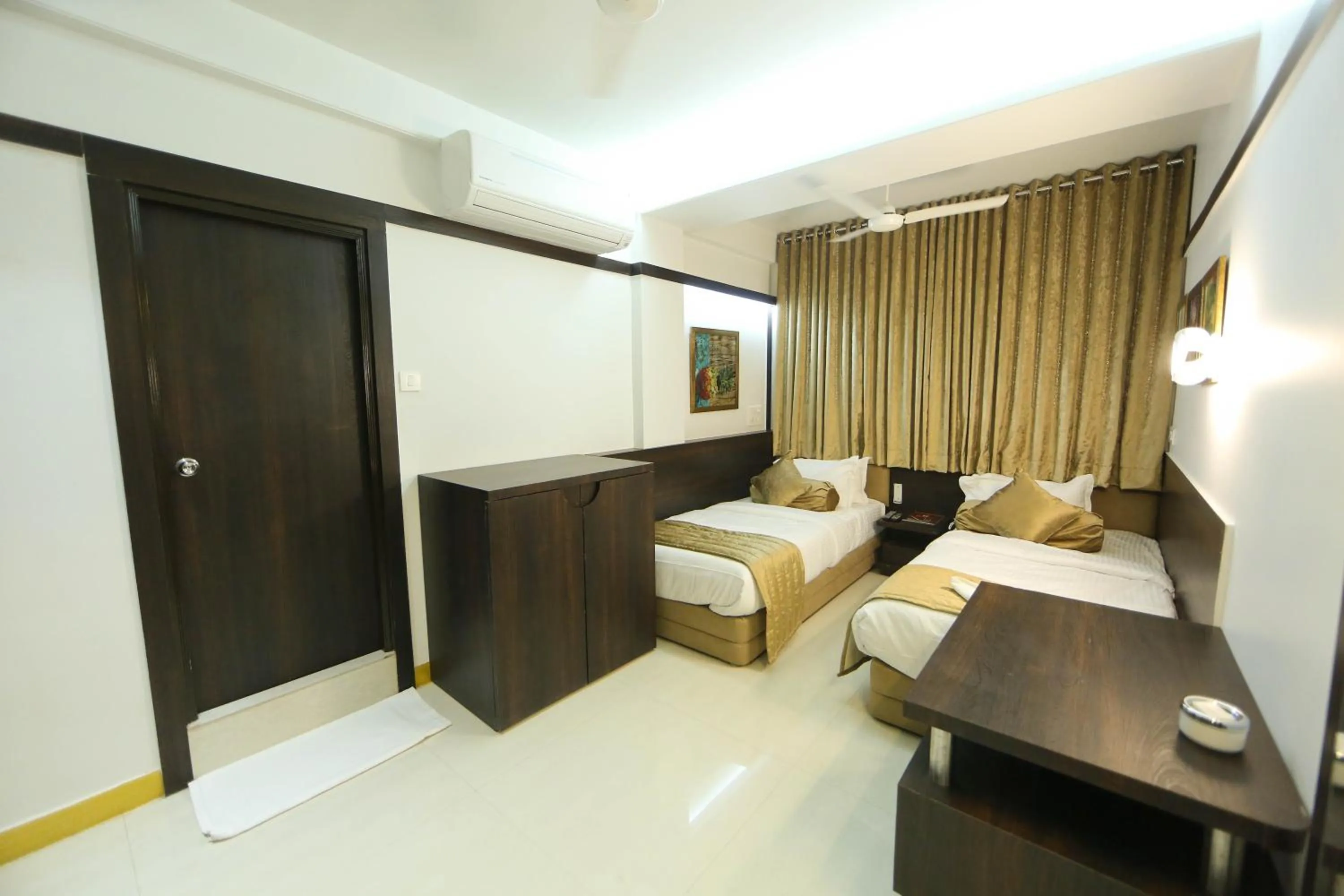 Photo of the whole room, Bed in Hotel President