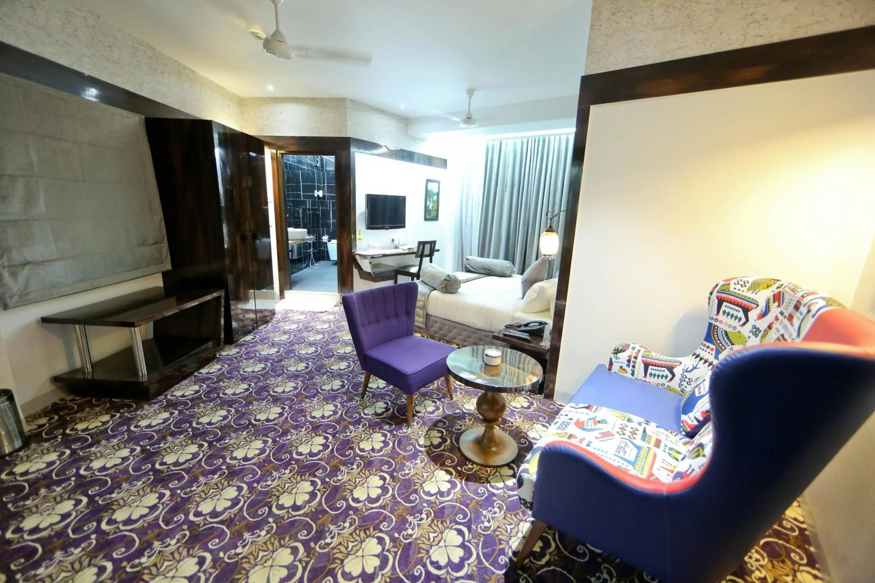 Photo of the whole room, Bed in Hotel President