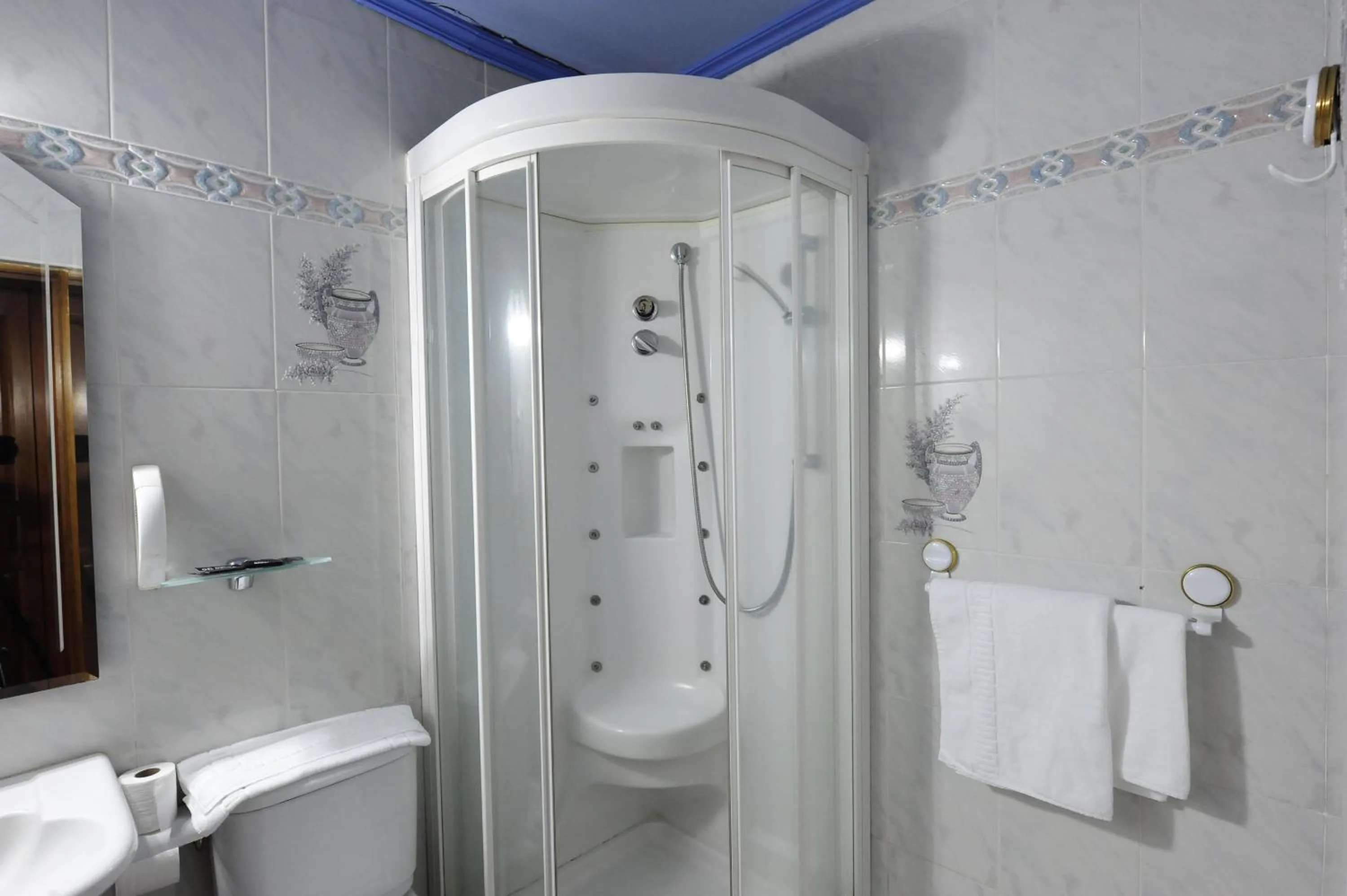 Bathroom in Hotel Rural Bereau