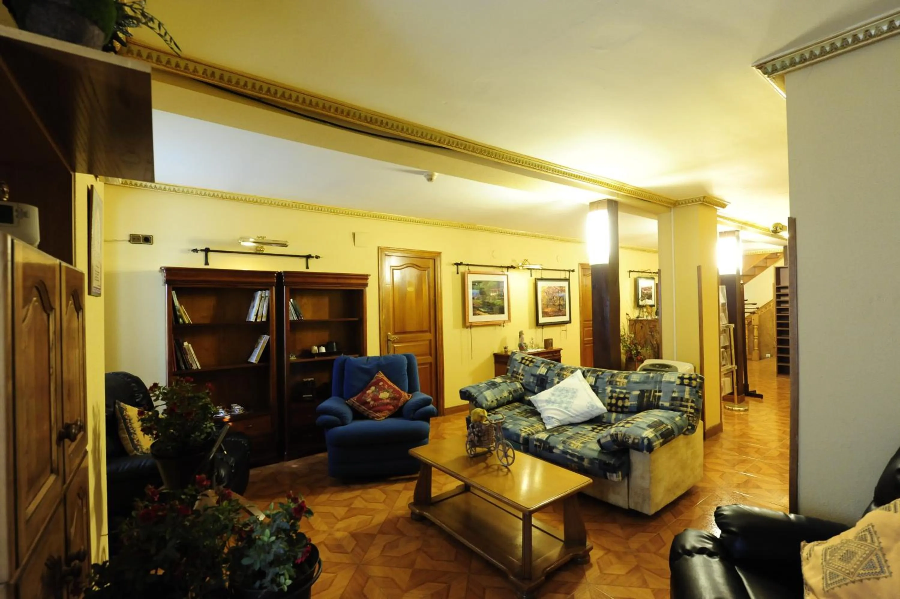 Communal lounge/ TV room in Hotel Rural Bereau