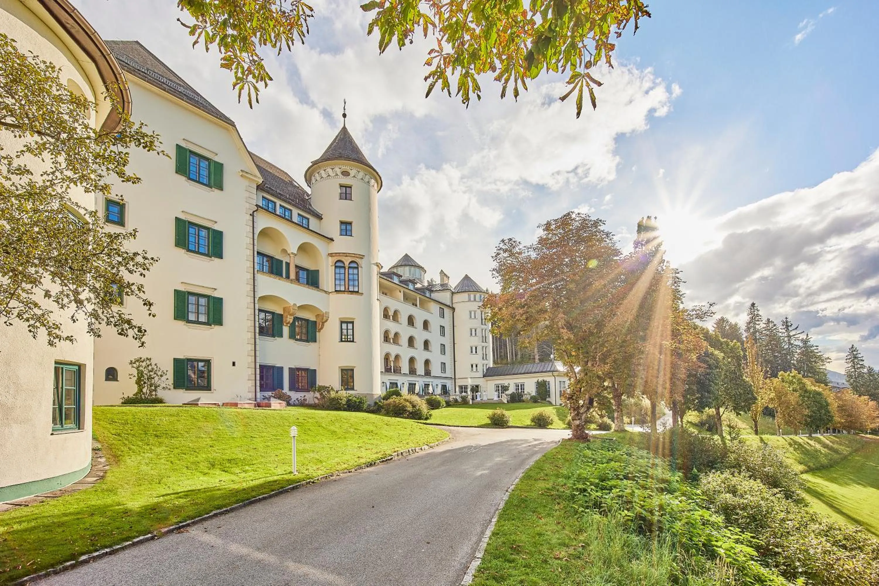 Property building in IMLAUER Hotel Schloss Pichlarn