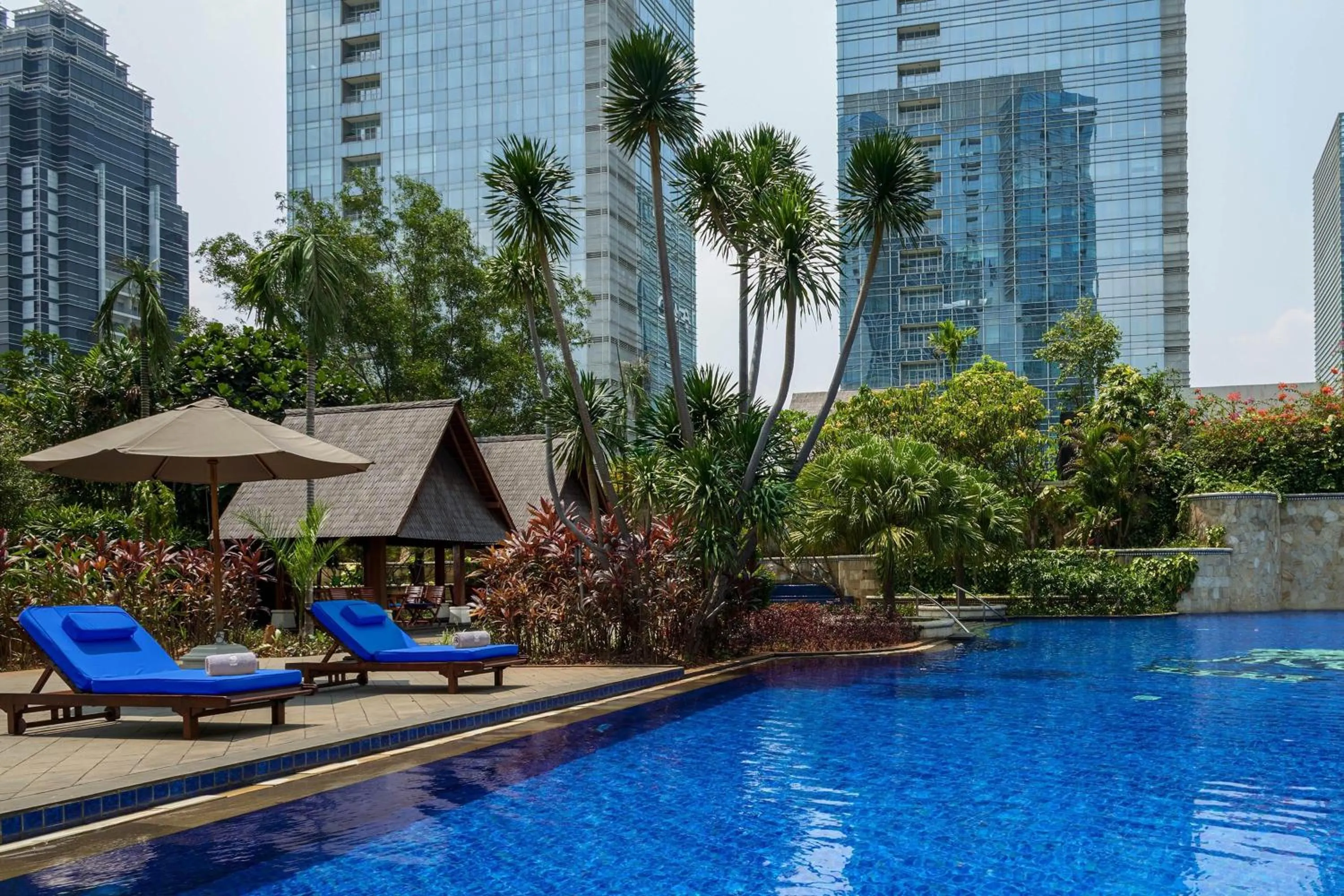 Swimming pool in The Ritz-Carlton Jakarta, Pacific Place