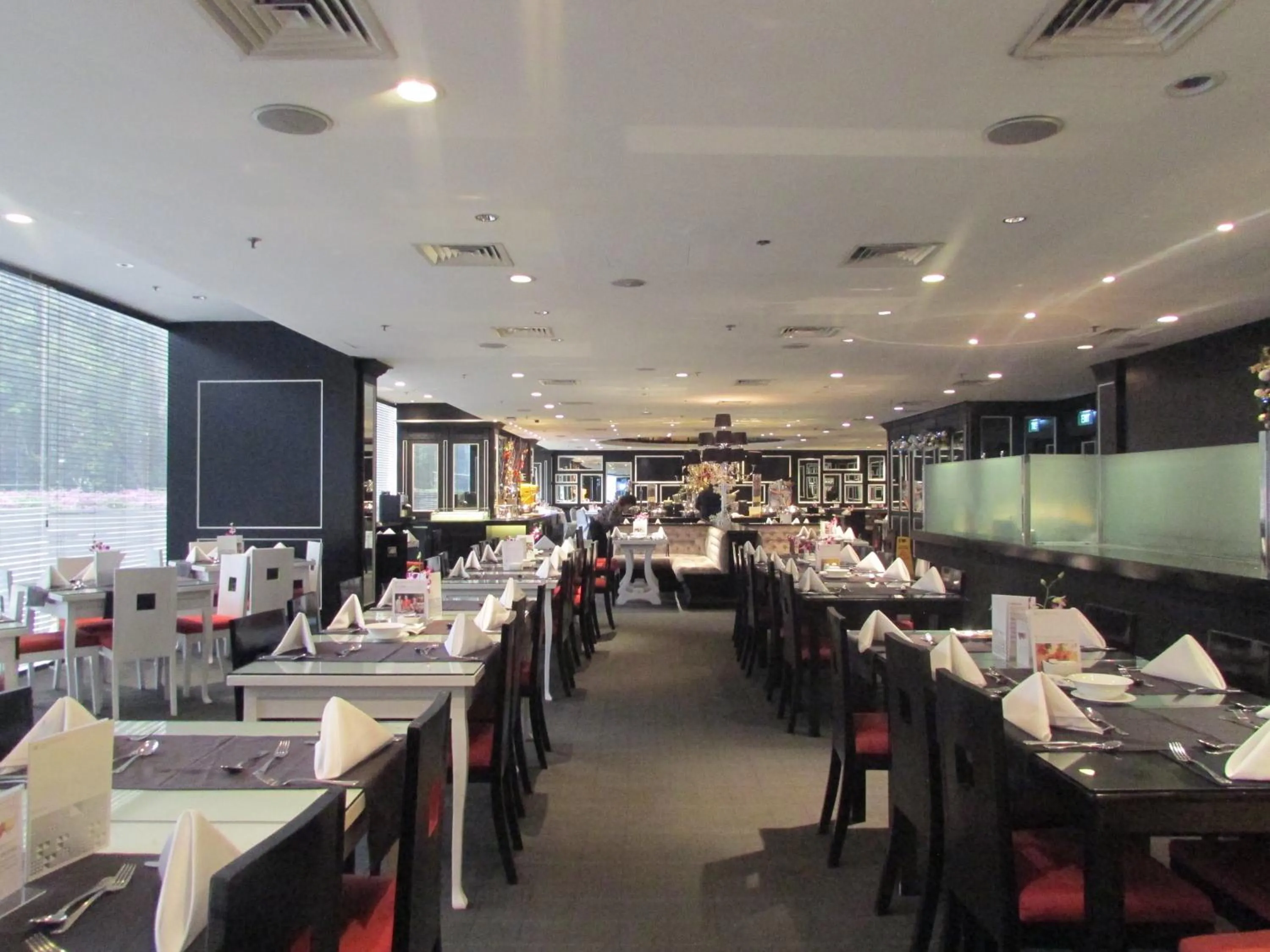 Restaurant/places to eat in Concorde Hotel Singapore