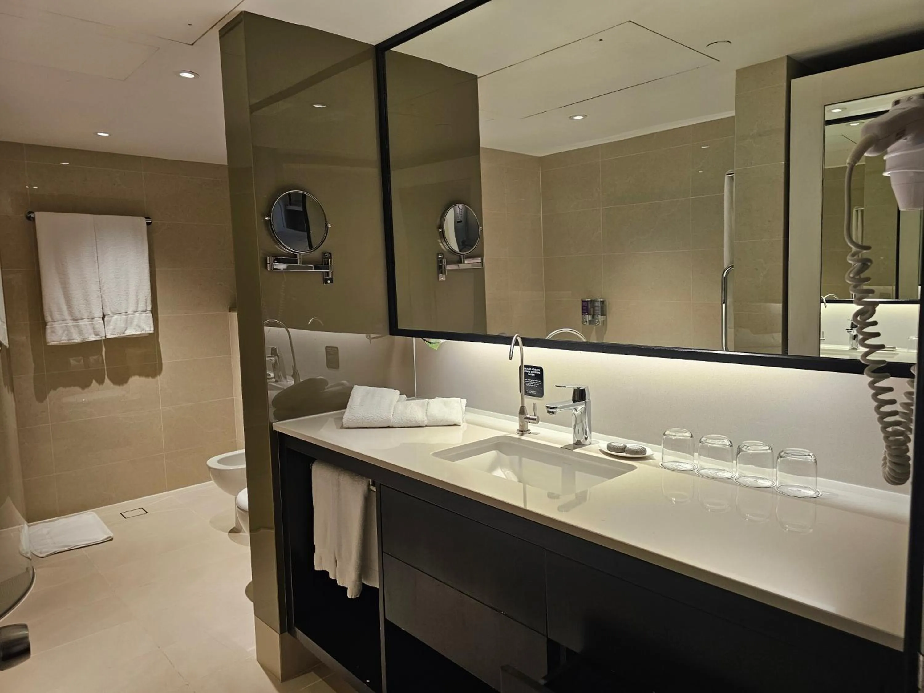 Shower in Concorde Hotel Singapore