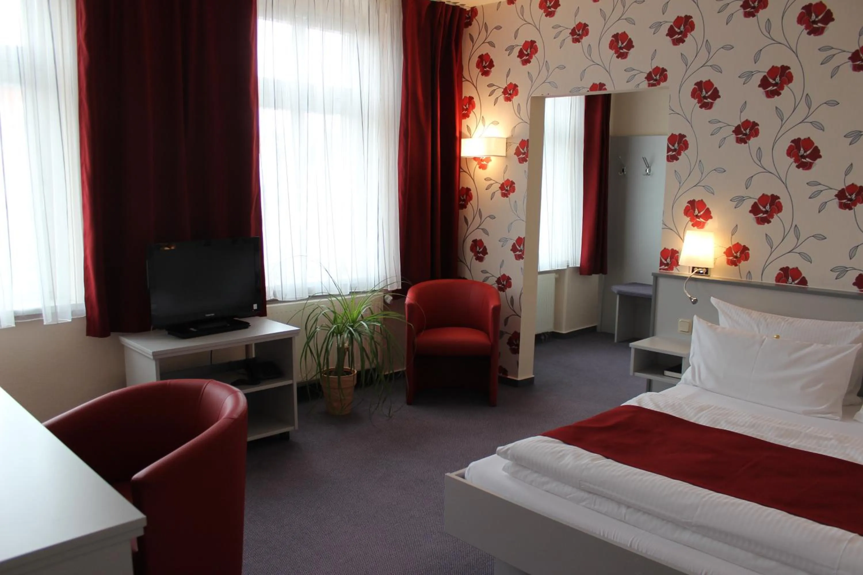 Photo of the whole room, Bed in APARTHOTEL 1A