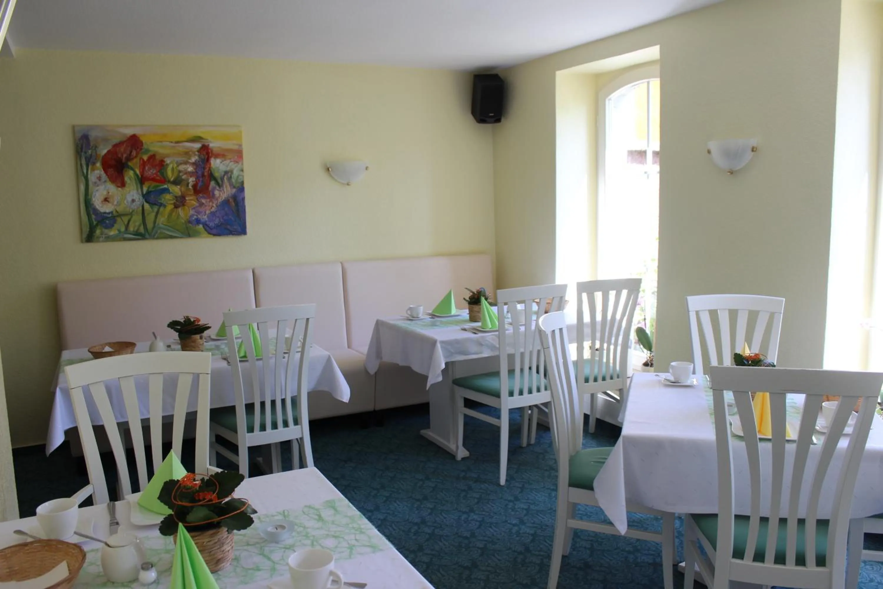 Restaurant/places to eat in APARTHOTEL 1A