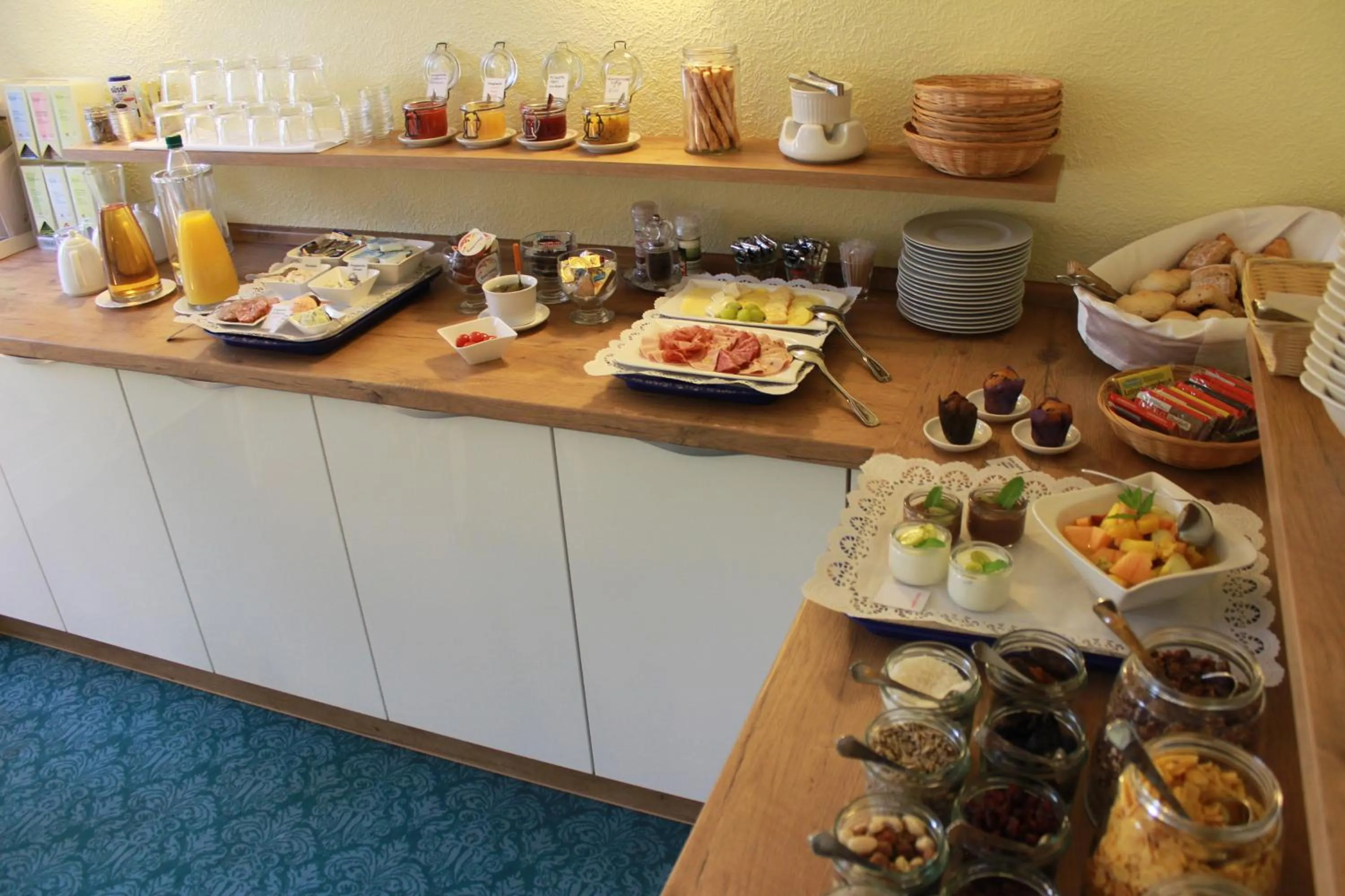 Buffet breakfast in APARTHOTEL 1A