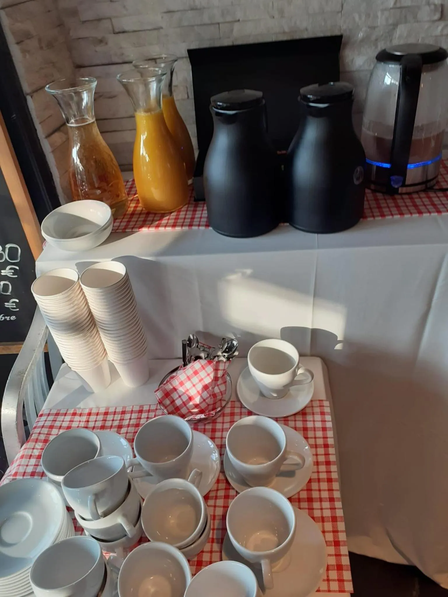 Restaurant/places to eat in Peace & Love Hostel